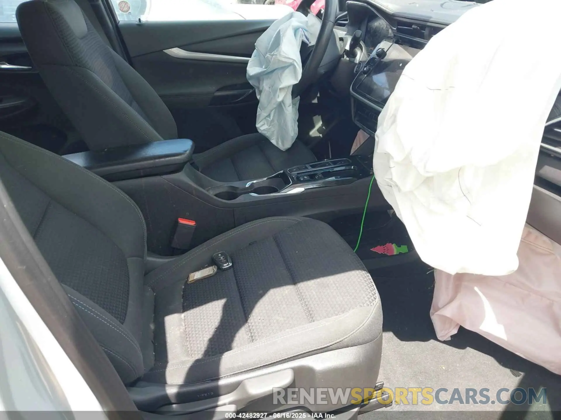 5 Photograph of a damaged car 1G1FY6S05P4149339 CHEVROLET BOLT EUV 2023
