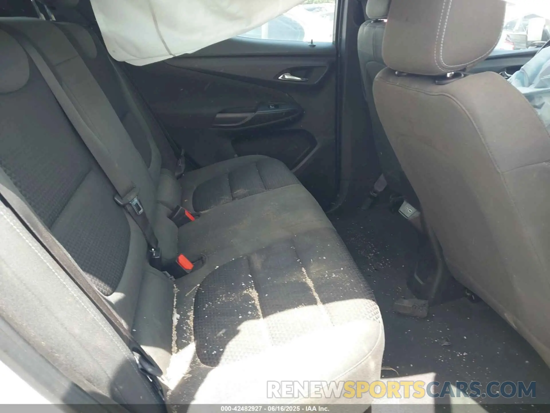 8 Photograph of a damaged car 1G1FY6S05P4149339 CHEVROLET BOLT EUV 2023