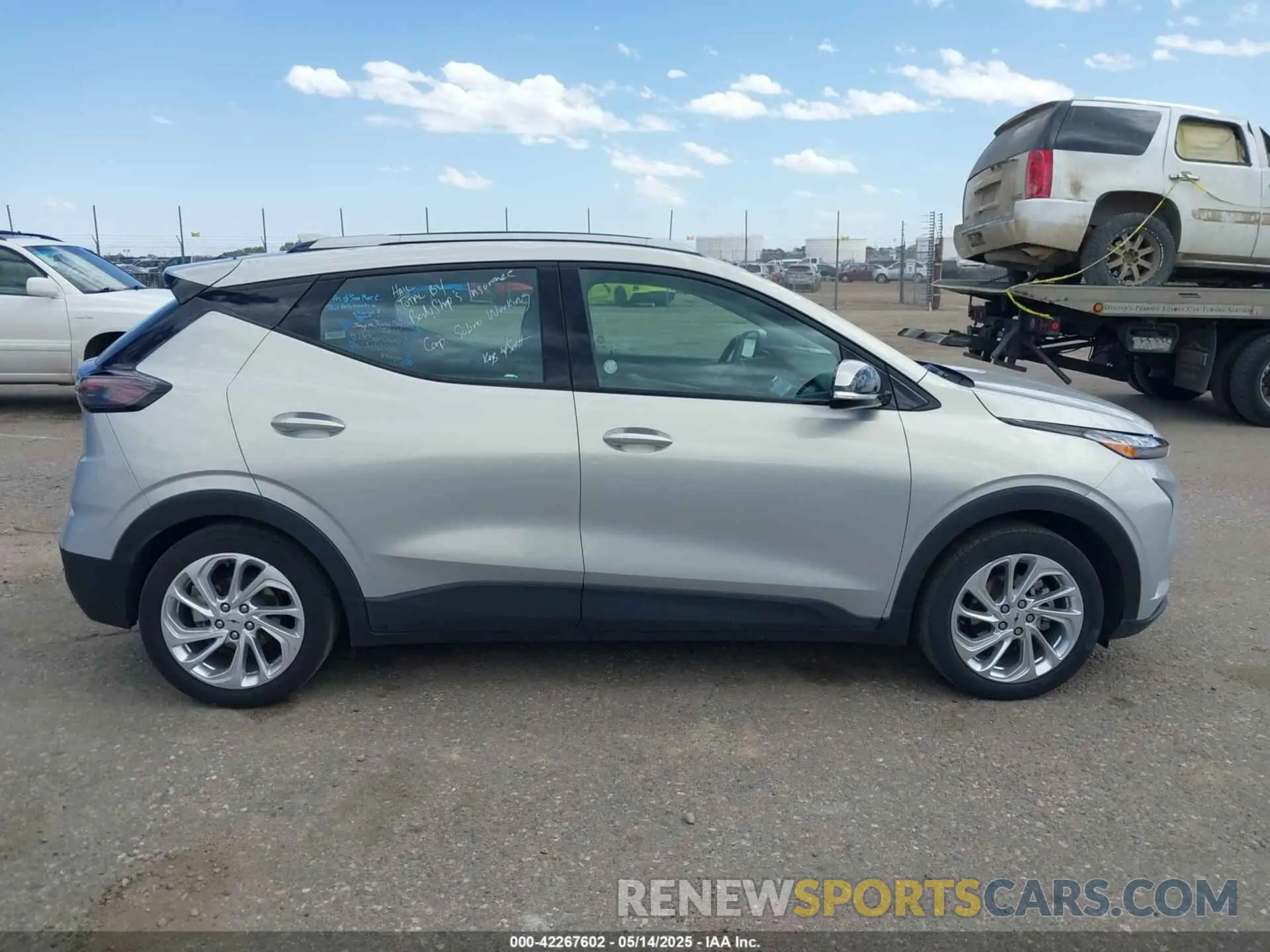 13 Photograph of a damaged car 1G1FY6S05P4164195 CHEVROLET BOLT EUV 2023