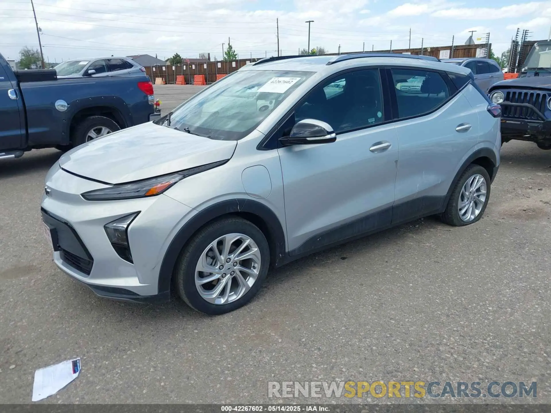 2 Photograph of a damaged car 1G1FY6S05P4164195 CHEVROLET BOLT EUV 2023