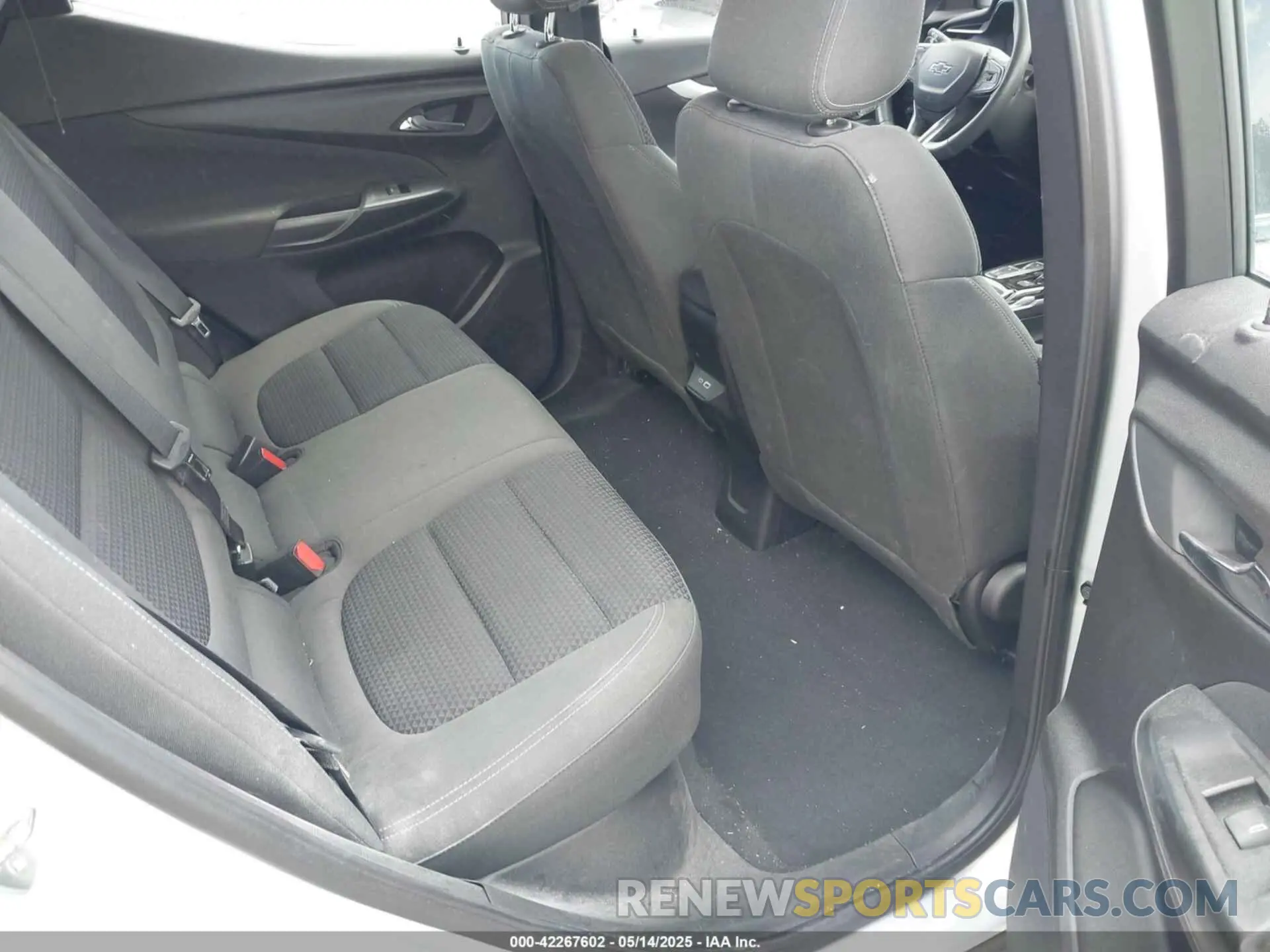8 Photograph of a damaged car 1G1FY6S05P4164195 CHEVROLET BOLT EUV 2023