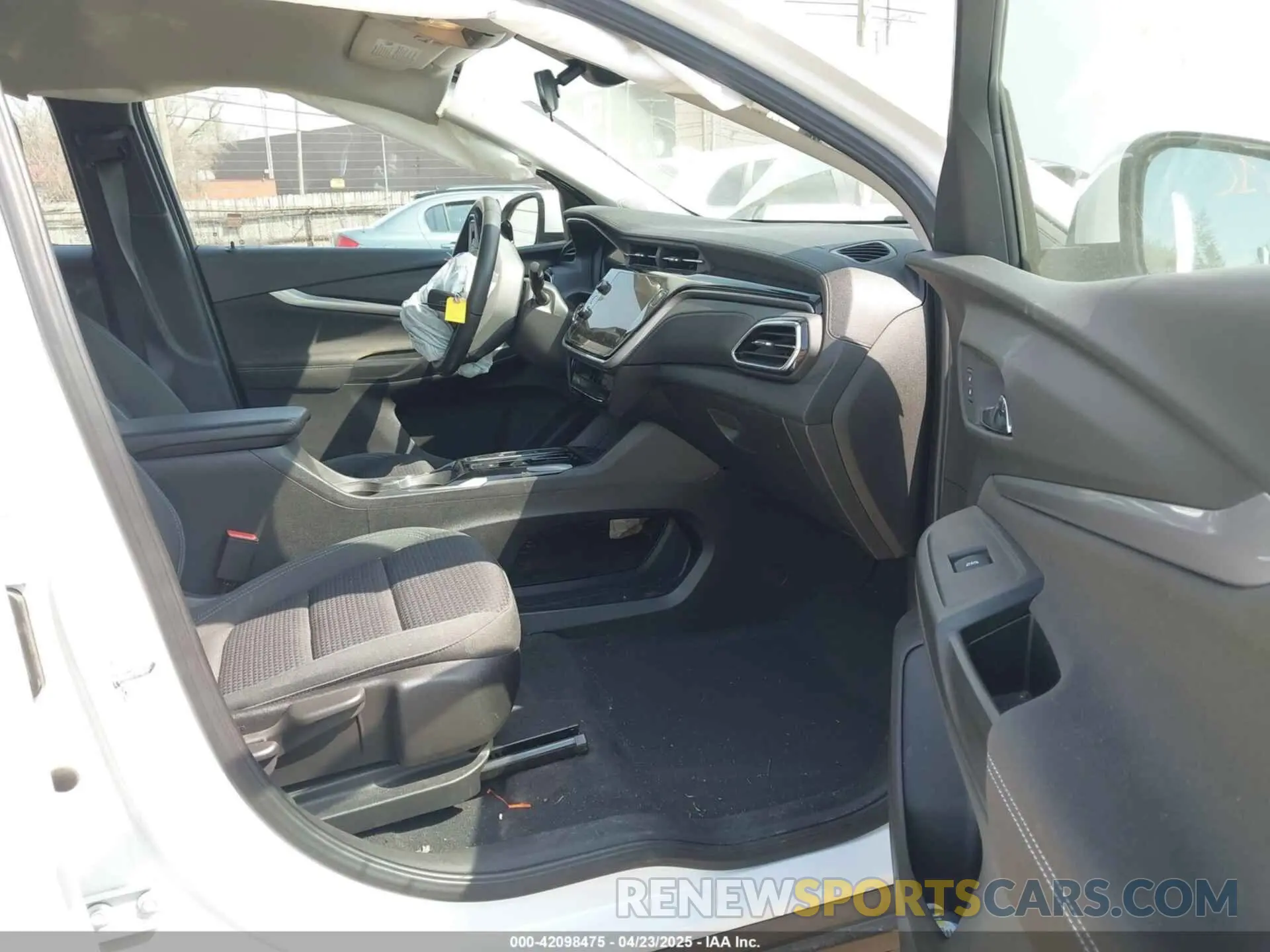 5 Photograph of a damaged car 1G1FY6S06P4144022 CHEVROLET BOLT EUV 2023