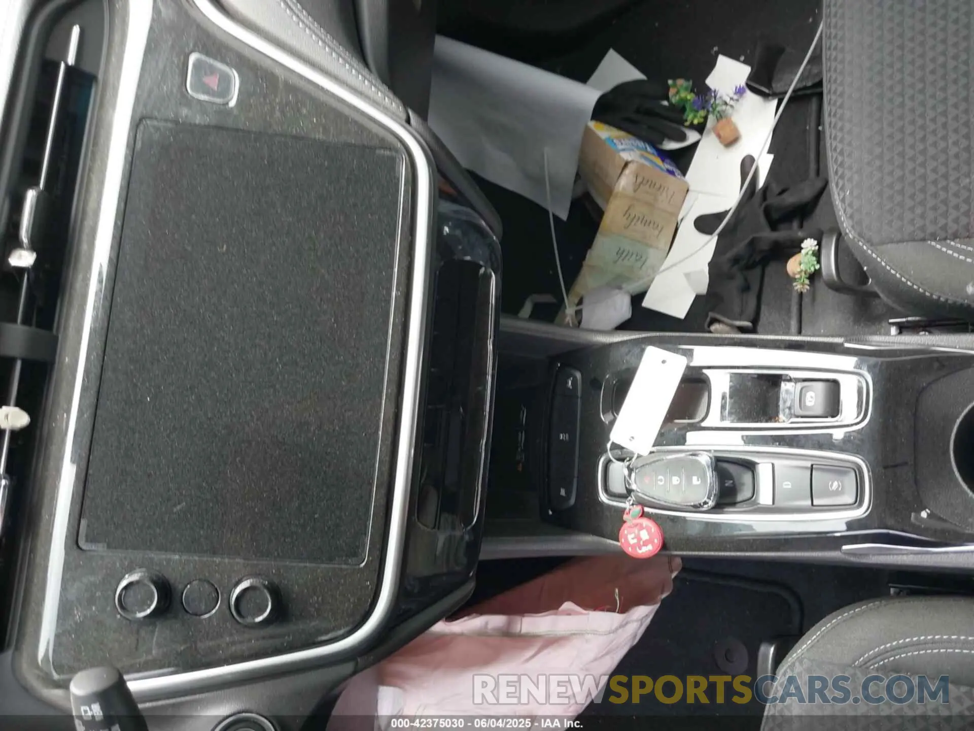 11 Photograph of a damaged car 1G1FY6S06P4194368 CHEVROLET BOLT EUV 2023