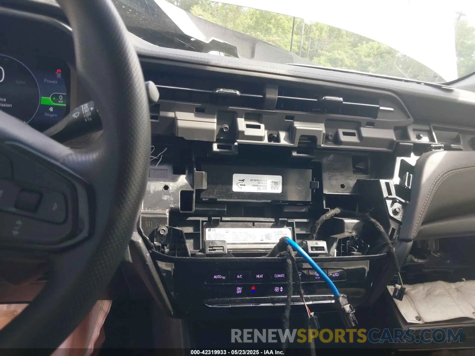 18 Photograph of a damaged car 1G1FY6S08P4140103 CHEVROLET BOLT EUV 2023