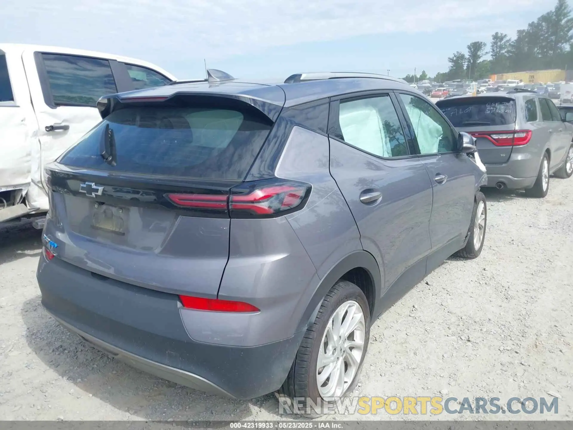 4 Photograph of a damaged car 1G1FY6S08P4140103 CHEVROLET BOLT EUV 2023