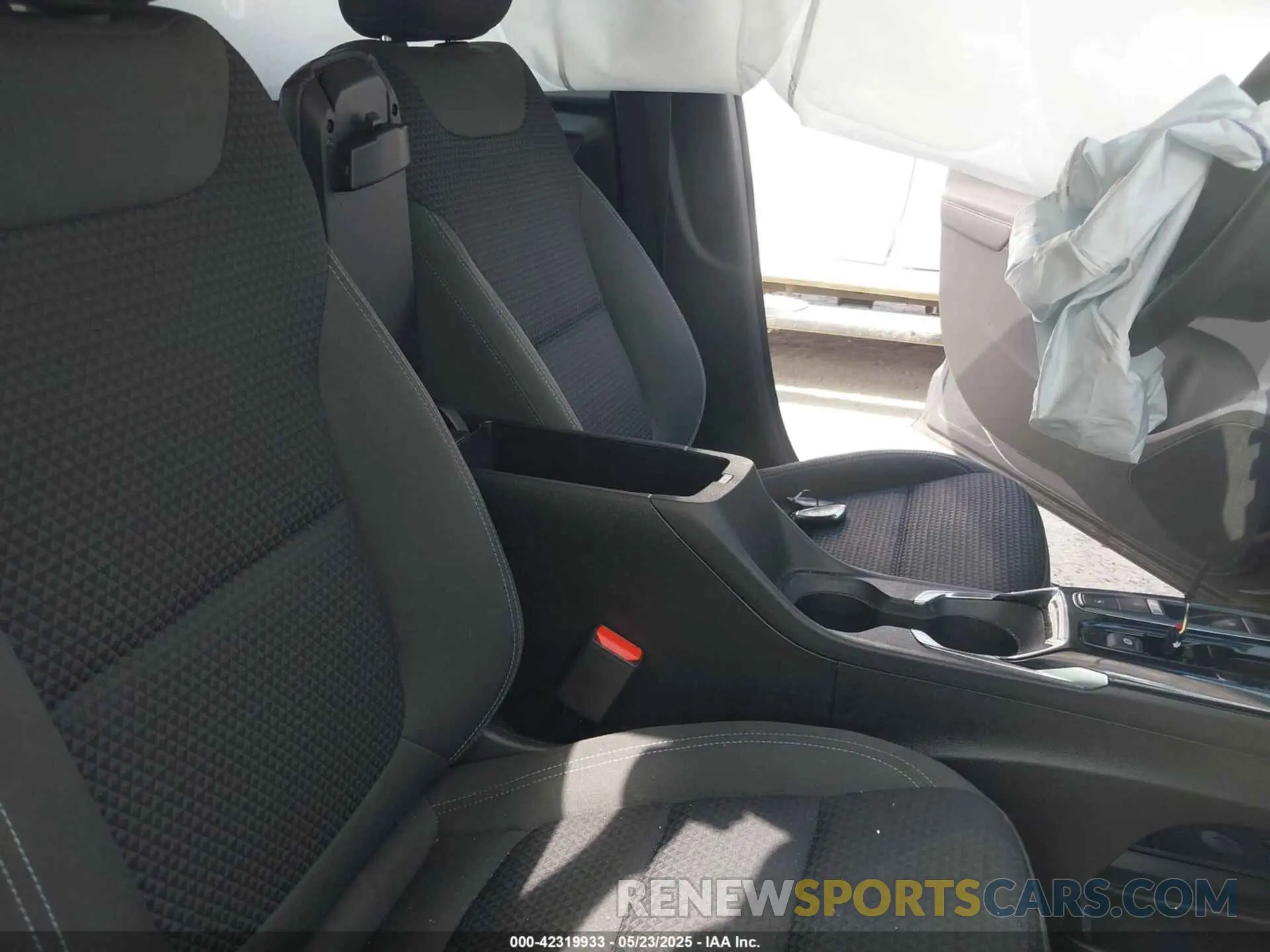 5 Photograph of a damaged car 1G1FY6S08P4140103 CHEVROLET BOLT EUV 2023