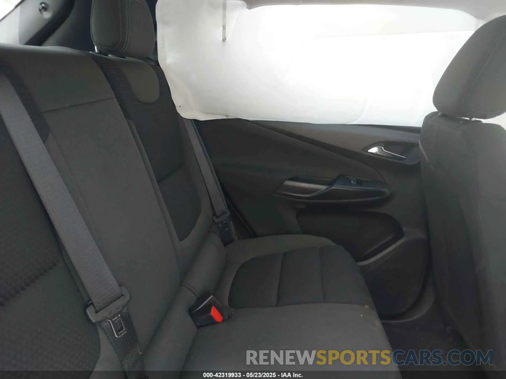 8 Photograph of a damaged car 1G1FY6S08P4140103 CHEVROLET BOLT EUV 2023