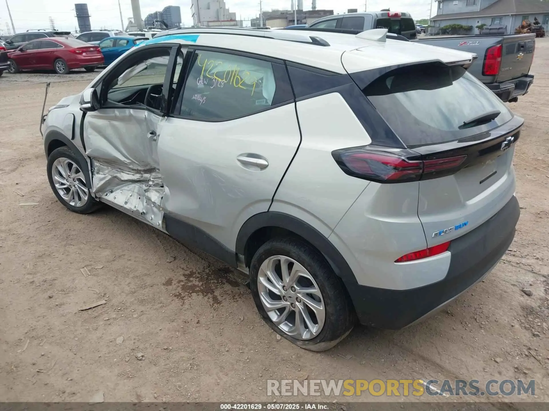 3 Photograph of a damaged car 1G1FY6S08P4148881 CHEVROLET BOLT EUV 2023