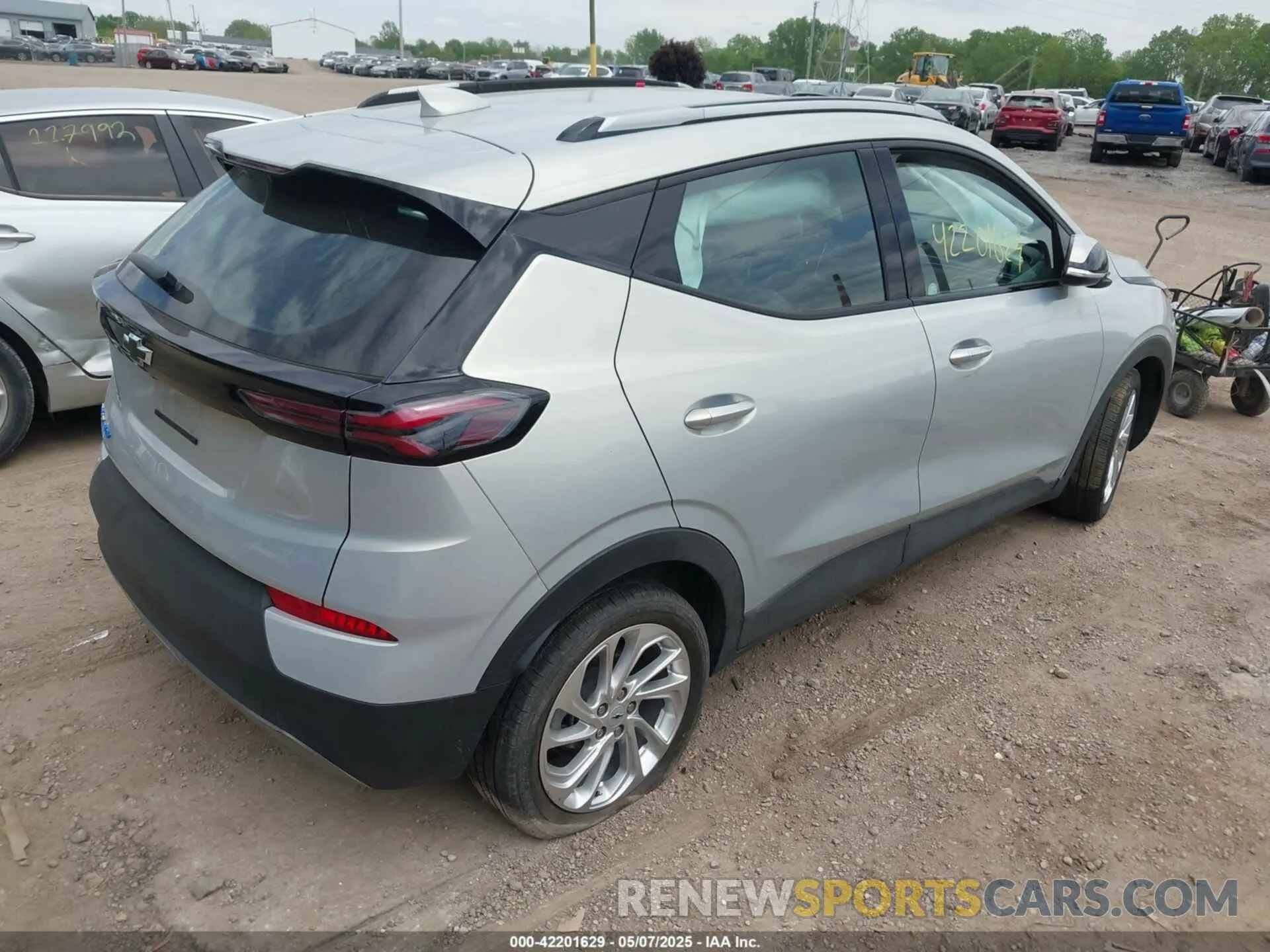 4 Photograph of a damaged car 1G1FY6S08P4148881 CHEVROLET BOLT EUV 2023