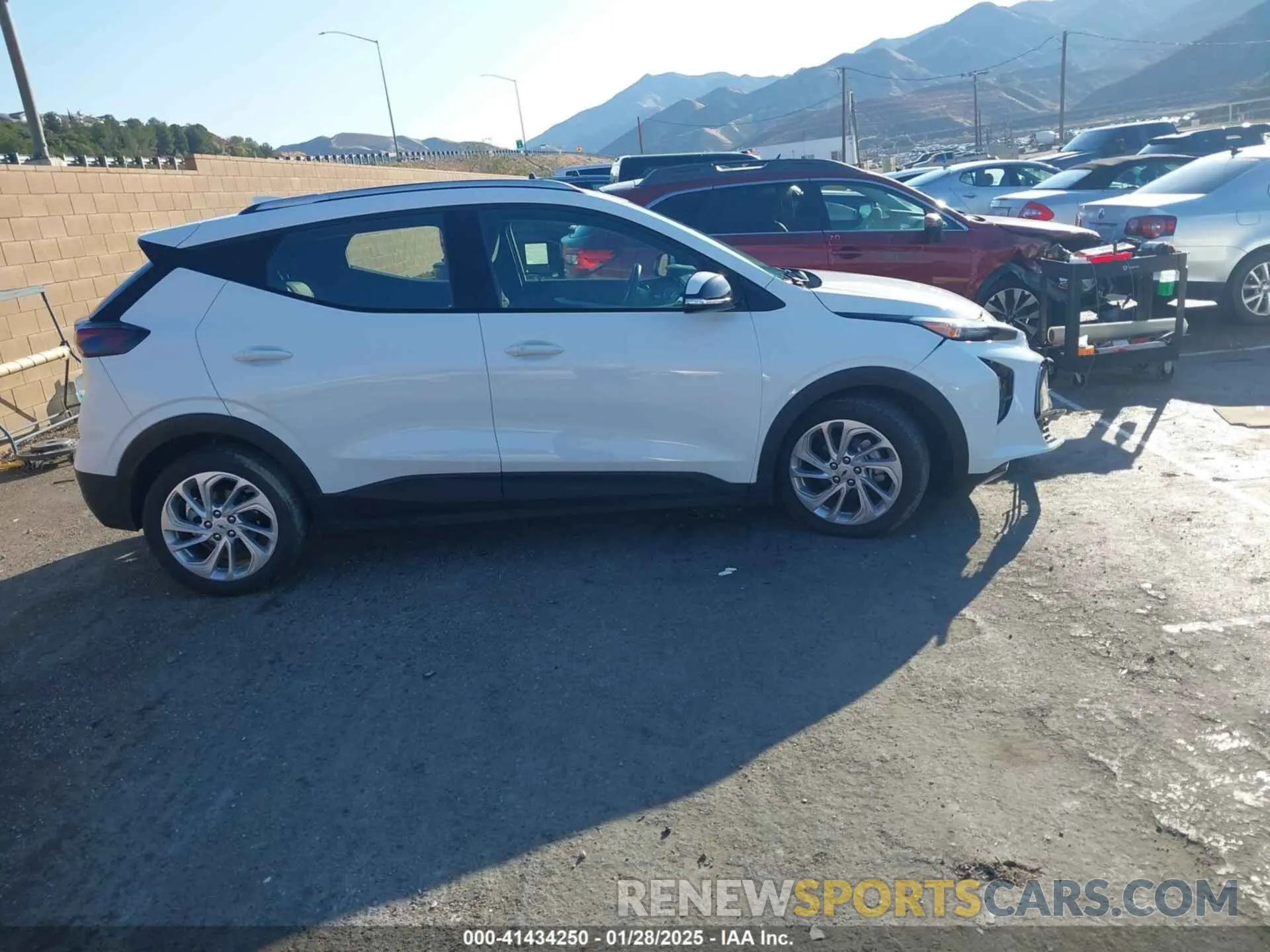 13 Photograph of a damaged car 1G1FY6S09P4106915 CHEVROLET BOLT EUV 2023