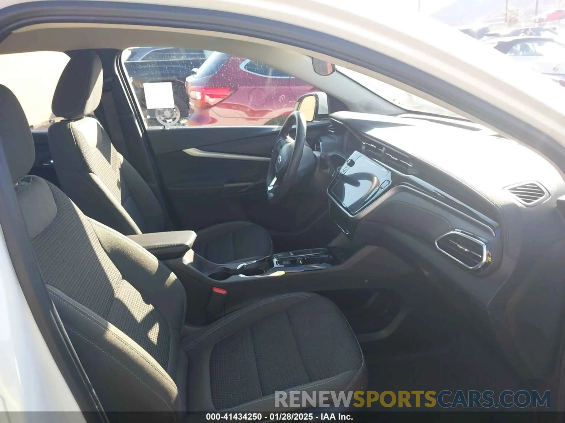5 Photograph of a damaged car 1G1FY6S09P4106915 CHEVROLET BOLT EUV 2023