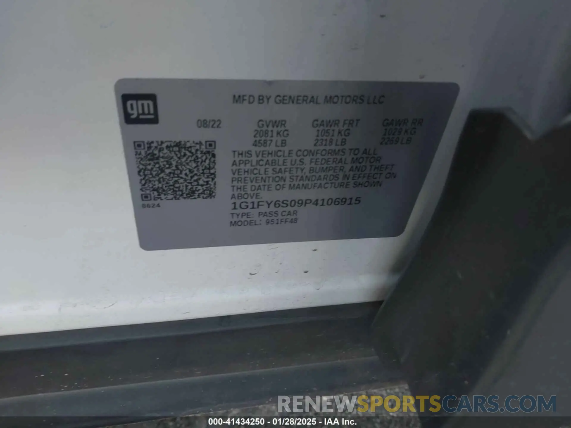 9 Photograph of a damaged car 1G1FY6S09P4106915 CHEVROLET BOLT EUV 2023