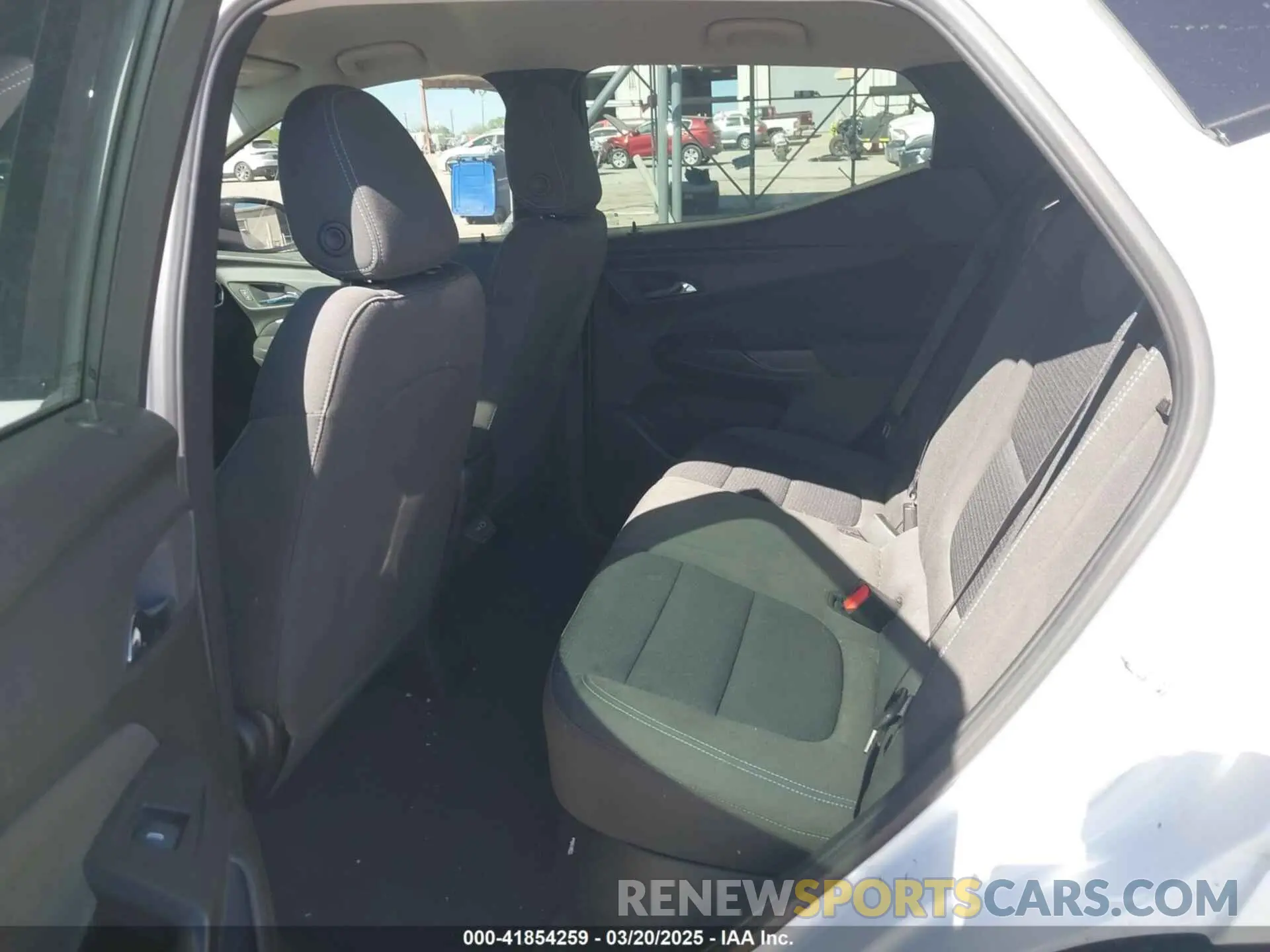 8 Photograph of a damaged car 1G1FY6S09P4115503 CHEVROLET BOLT EUV 2023