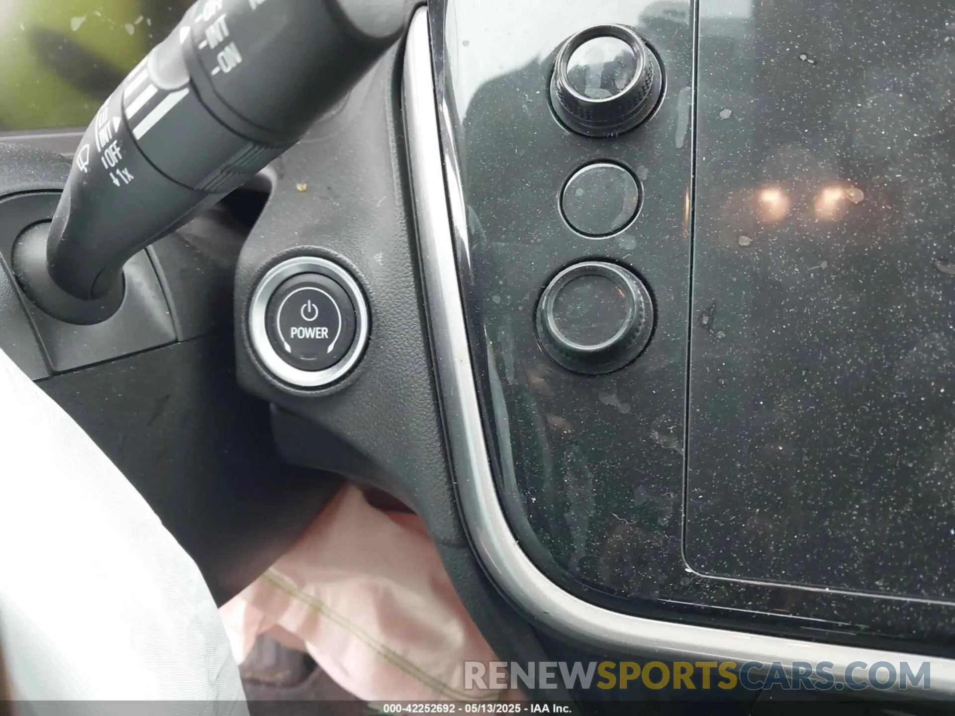 11 Photograph of a damaged car 1G1FY6S09P4127974 CHEVROLET BOLT EUV 2023