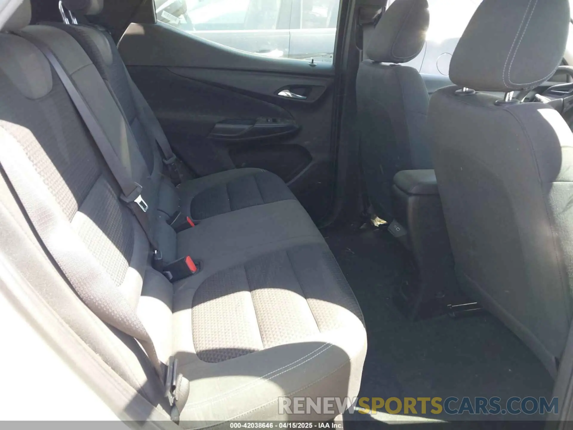 8 Photograph of a damaged car 1G1FY6S09P4164829 CHEVROLET BOLT EUV 2023