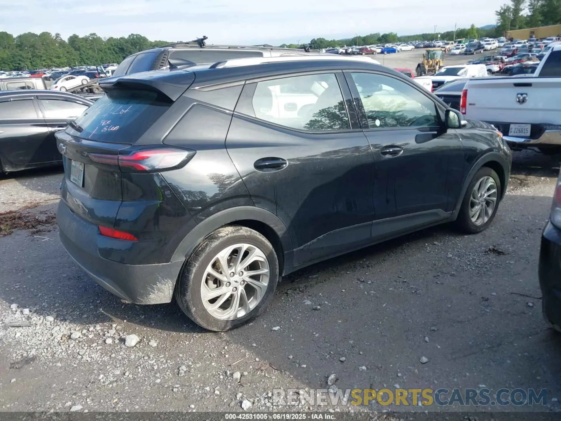 4 Photograph of a damaged car 1G1FY6S09P4183042 CHEVROLET BOLT EUV 2023