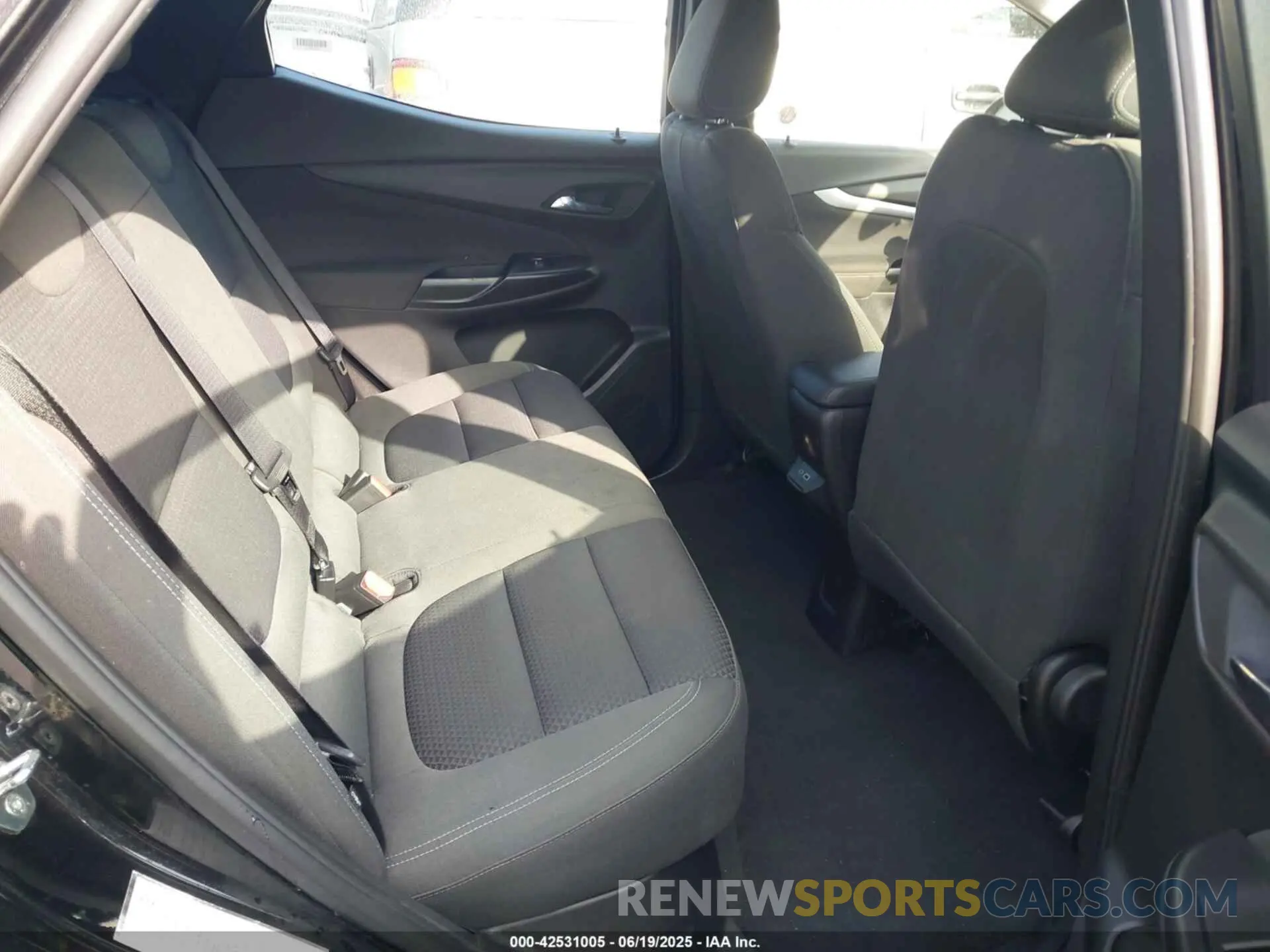 8 Photograph of a damaged car 1G1FY6S09P4183042 CHEVROLET BOLT EUV 2023