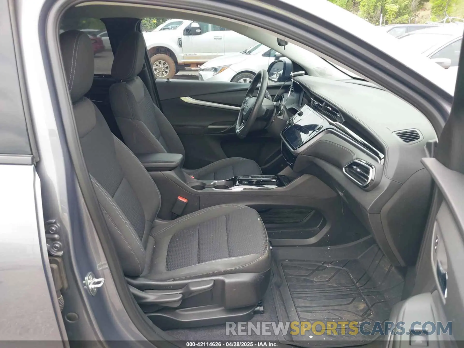 5 Photograph of a damaged car 1G1FY6S0XP4109337 CHEVROLET BOLT EUV 2023