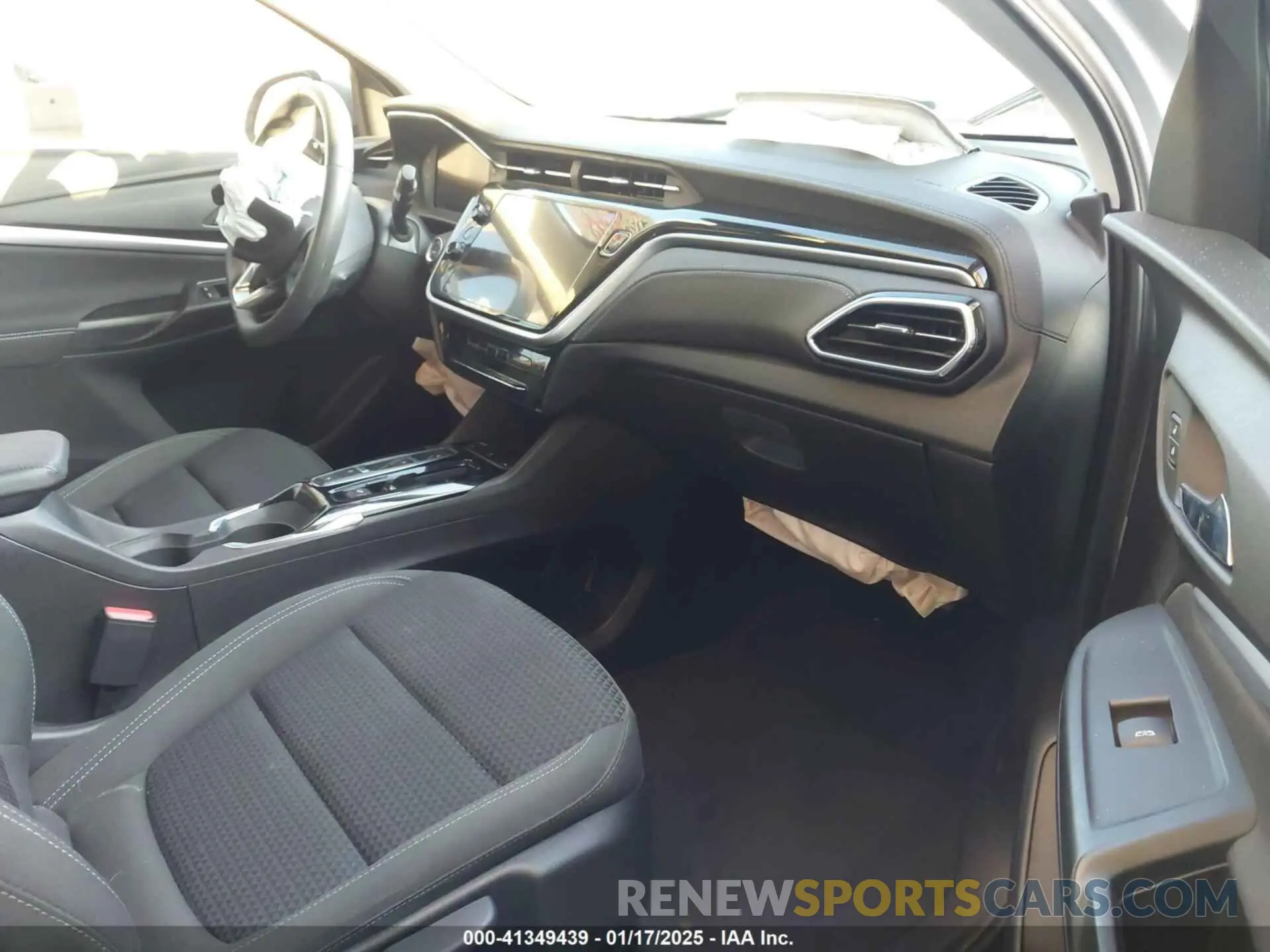 5 Photograph of a damaged car 1G1FY6S0XP4184099 CHEVROLET BOLT EUV 2023