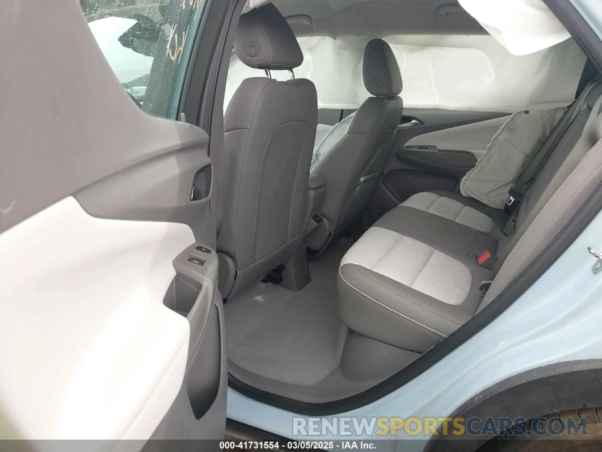 8 Photograph of a damaged car 1G1FZ6S06P4110708 CHEVROLET BOLT EUV 2023