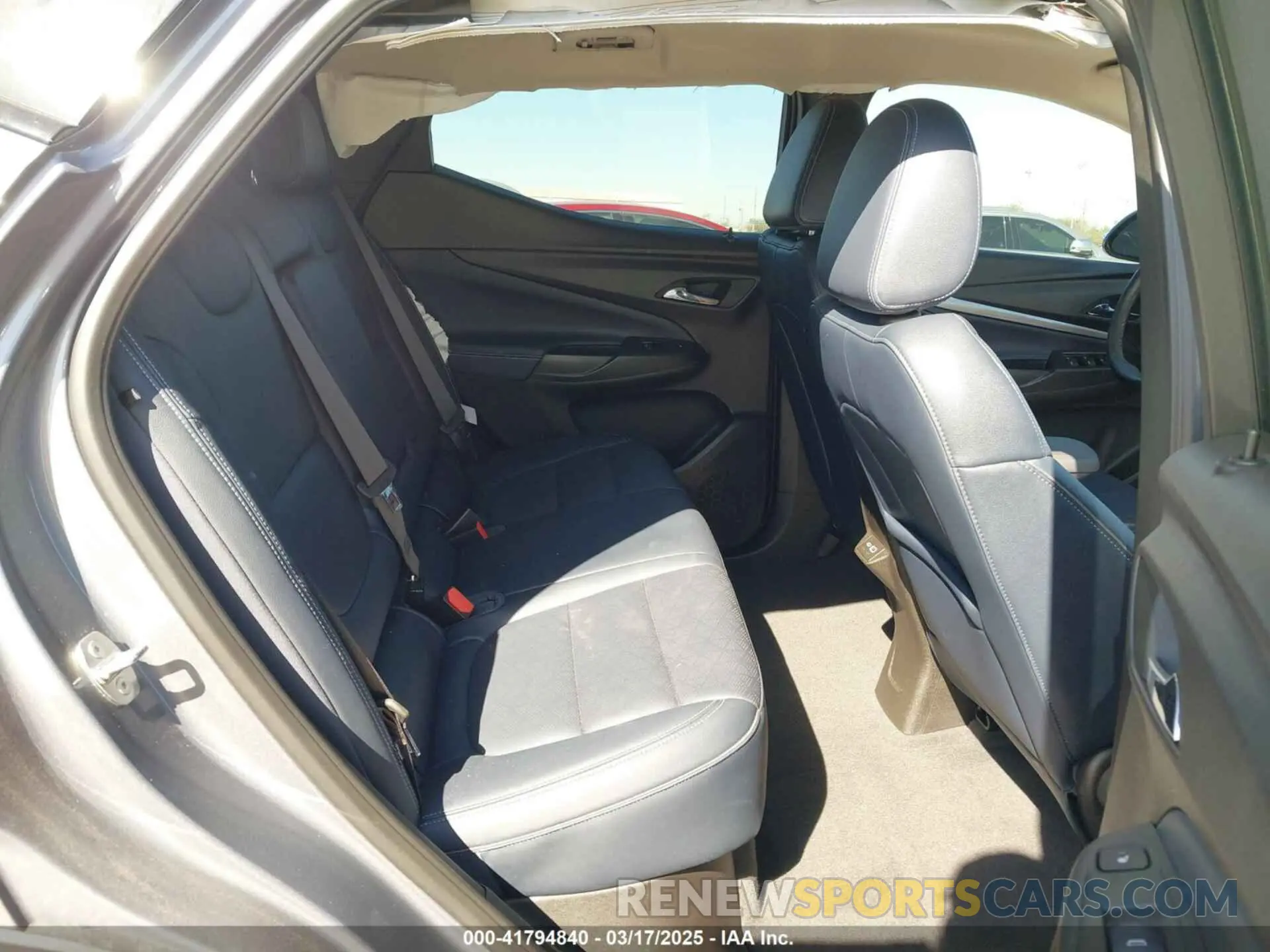 8 Photograph of a damaged car 1G1FZ6S06P4192813 CHEVROLET BOLT EUV 2023