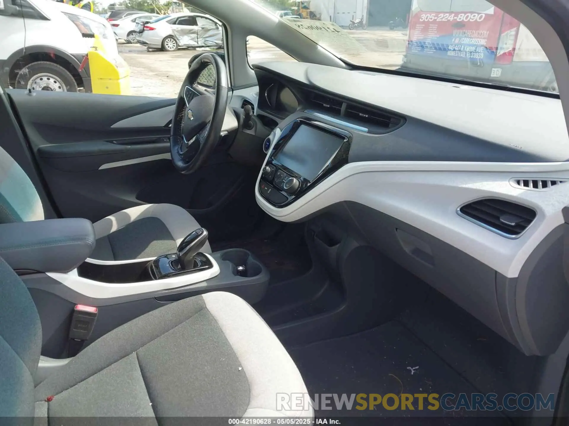 5 Photograph of a damaged car 1G1FY6S00K4105693 CHEVROLET BOLT EV 2019