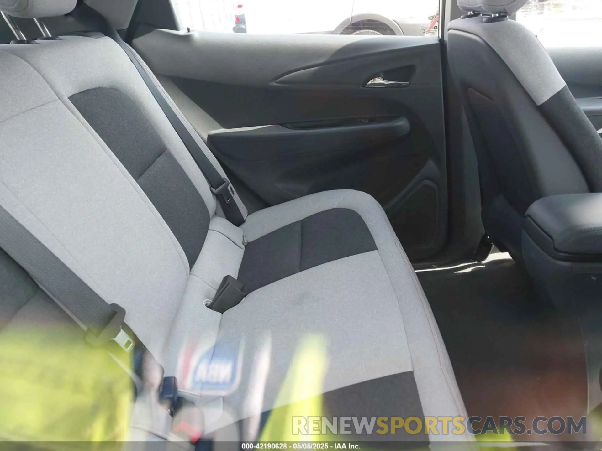 8 Photograph of a damaged car 1G1FY6S00K4105693 CHEVROLET BOLT EV 2019