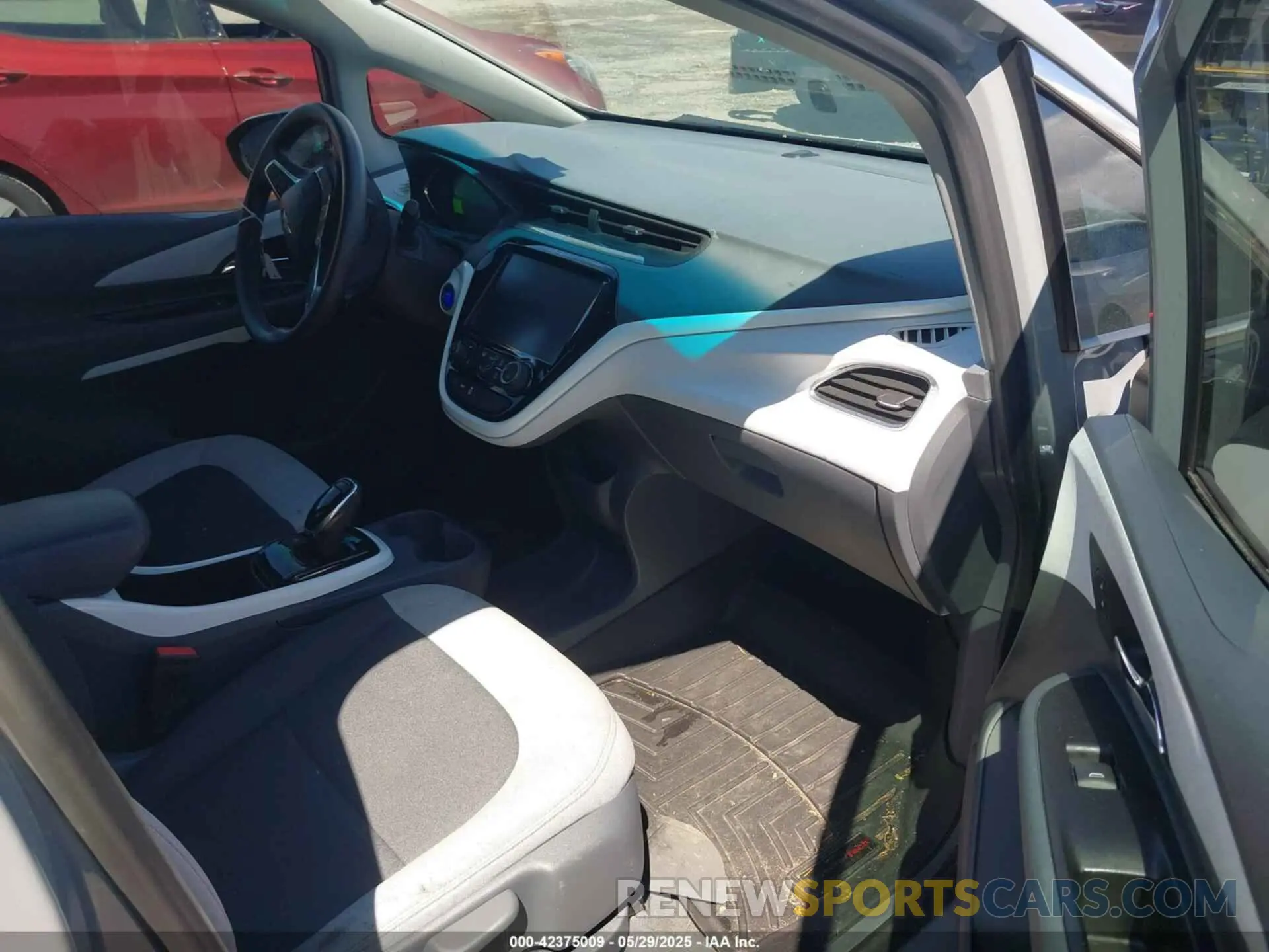 5 Photograph of a damaged car 1G1FY6S01K4105766 CHEVROLET BOLT EV 2019
