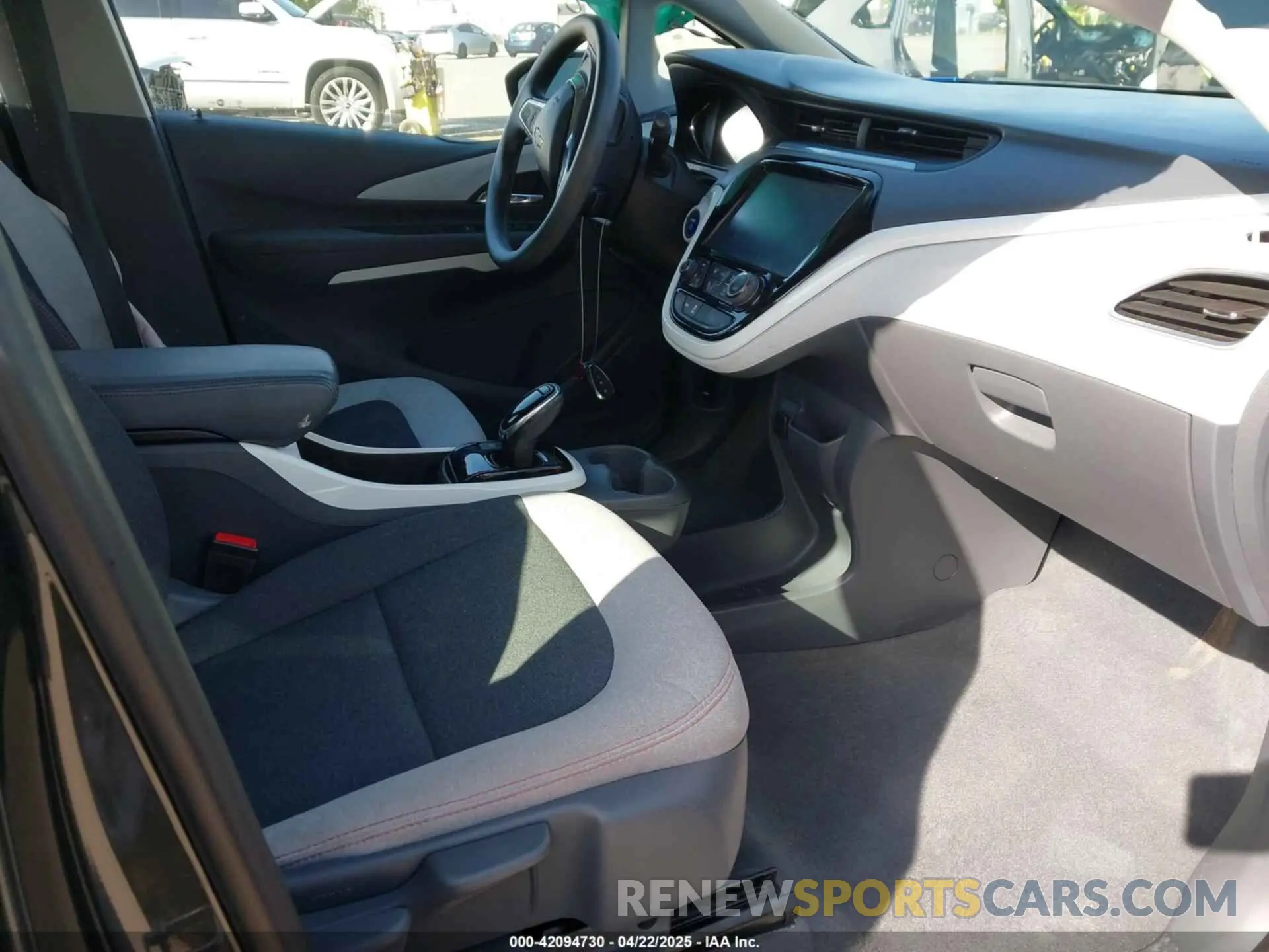 5 Photograph of a damaged car 1G1FY6S02K4111396 CHEVROLET BOLT EV 2019