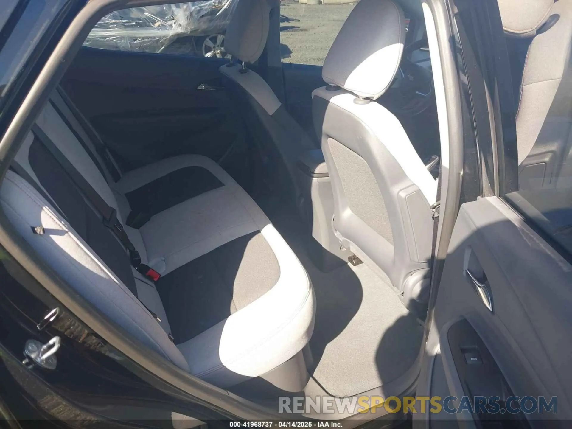 8 Photograph of a damaged car 1G1FY6S04K4149938 CHEVROLET BOLT EV 2019
