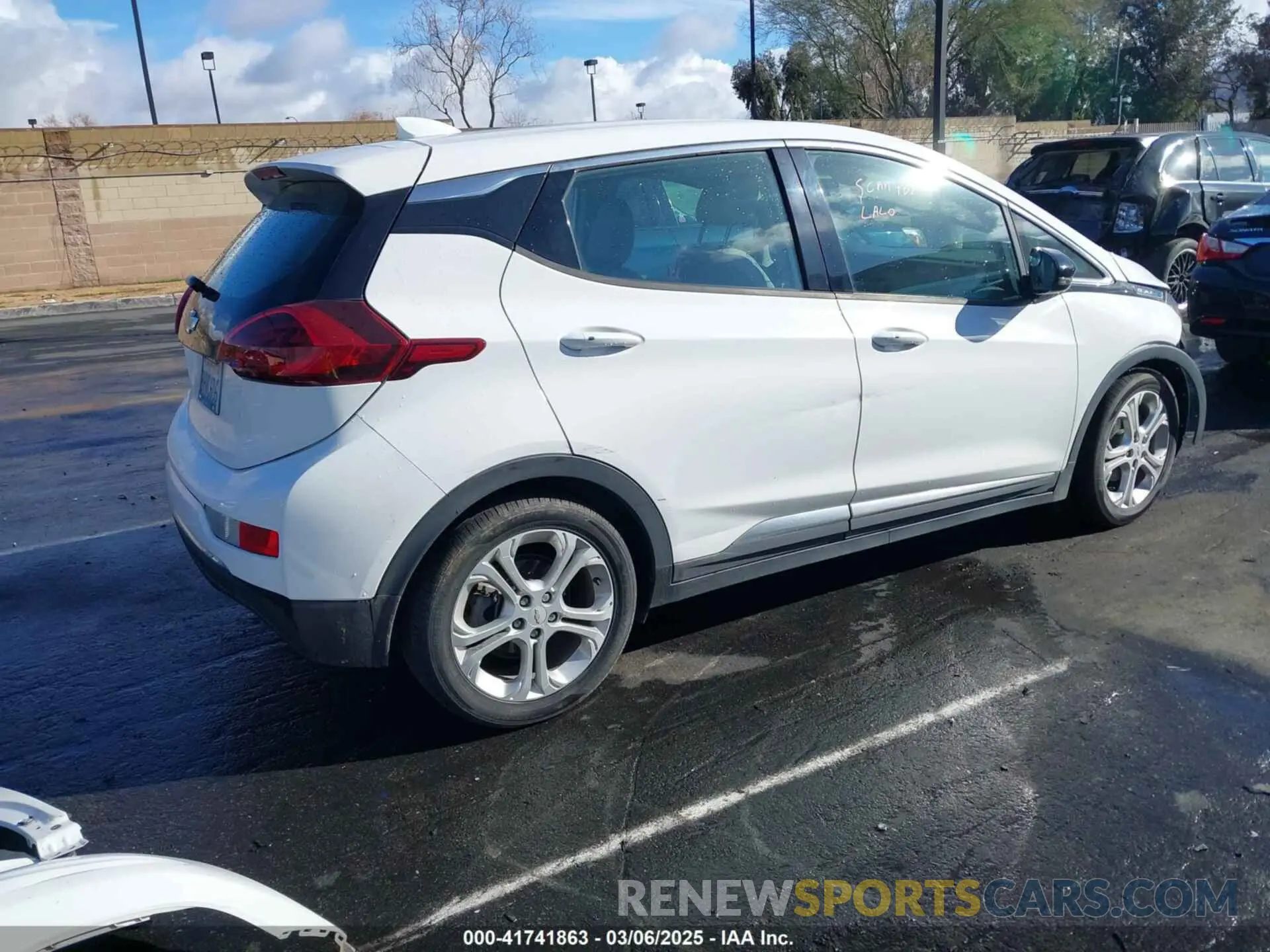 4 Photograph of a damaged car 1G1FY6S05K4105950 CHEVROLET BOLT EV 2019