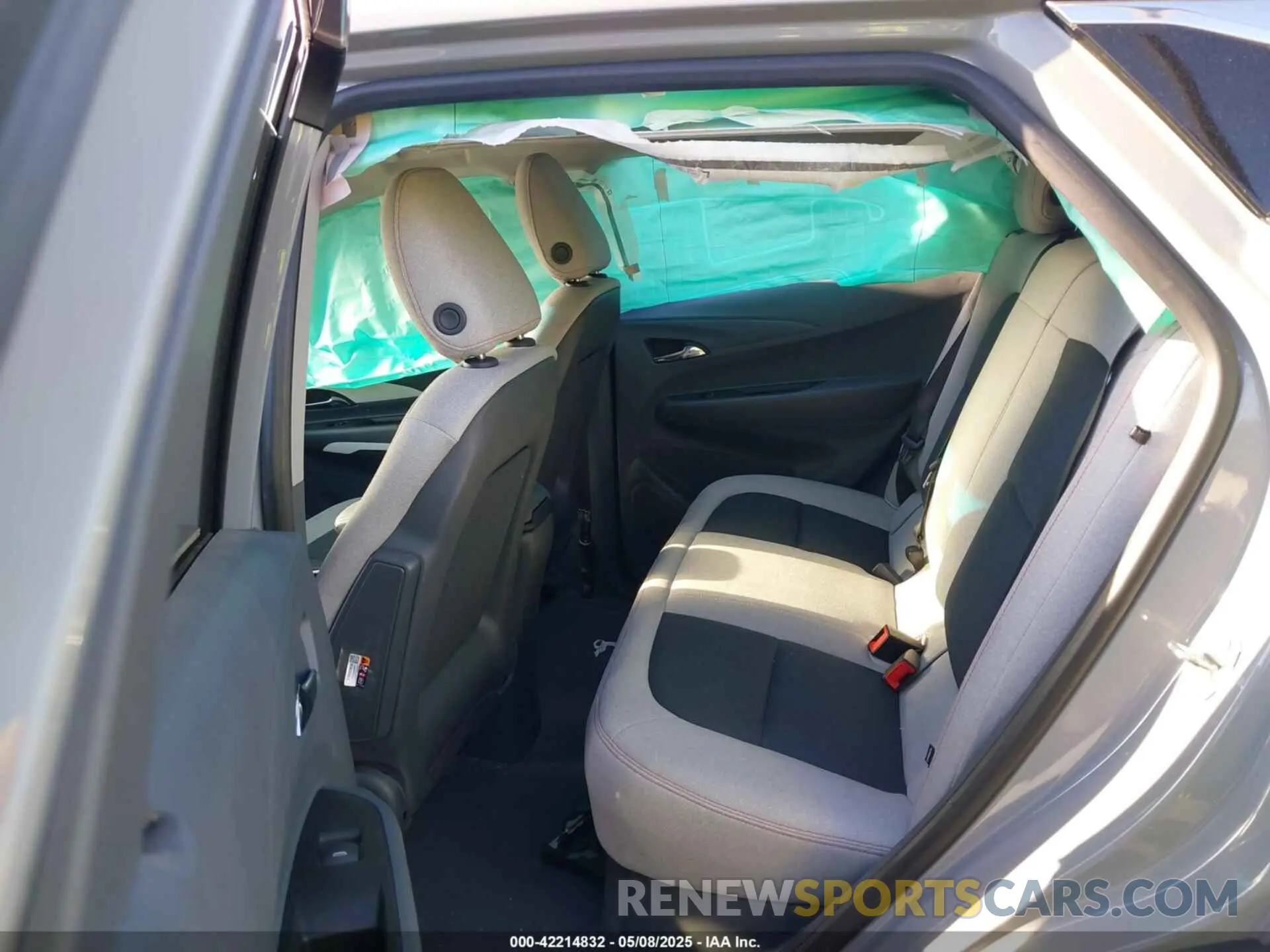 8 Photograph of a damaged car 1G1FW6S03L4116162 CHEVROLET BOLT EV 2020