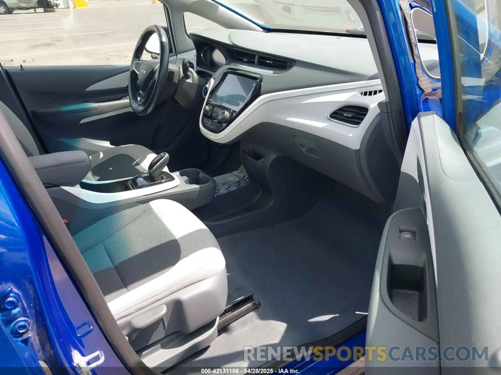 5 Photograph of a damaged car 1G1FY6S00L4119496 CHEVROLET BOLT EV 2020