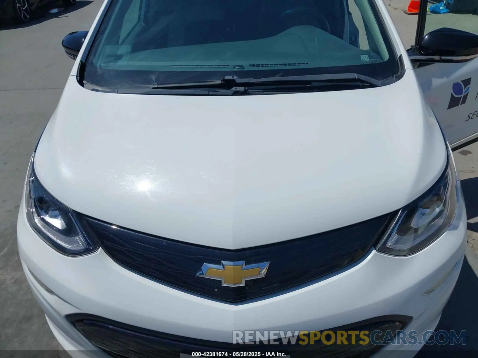 10 Photograph of a damaged car 1G1FY6S01L4117935 CHEVROLET BOLT EV 2020