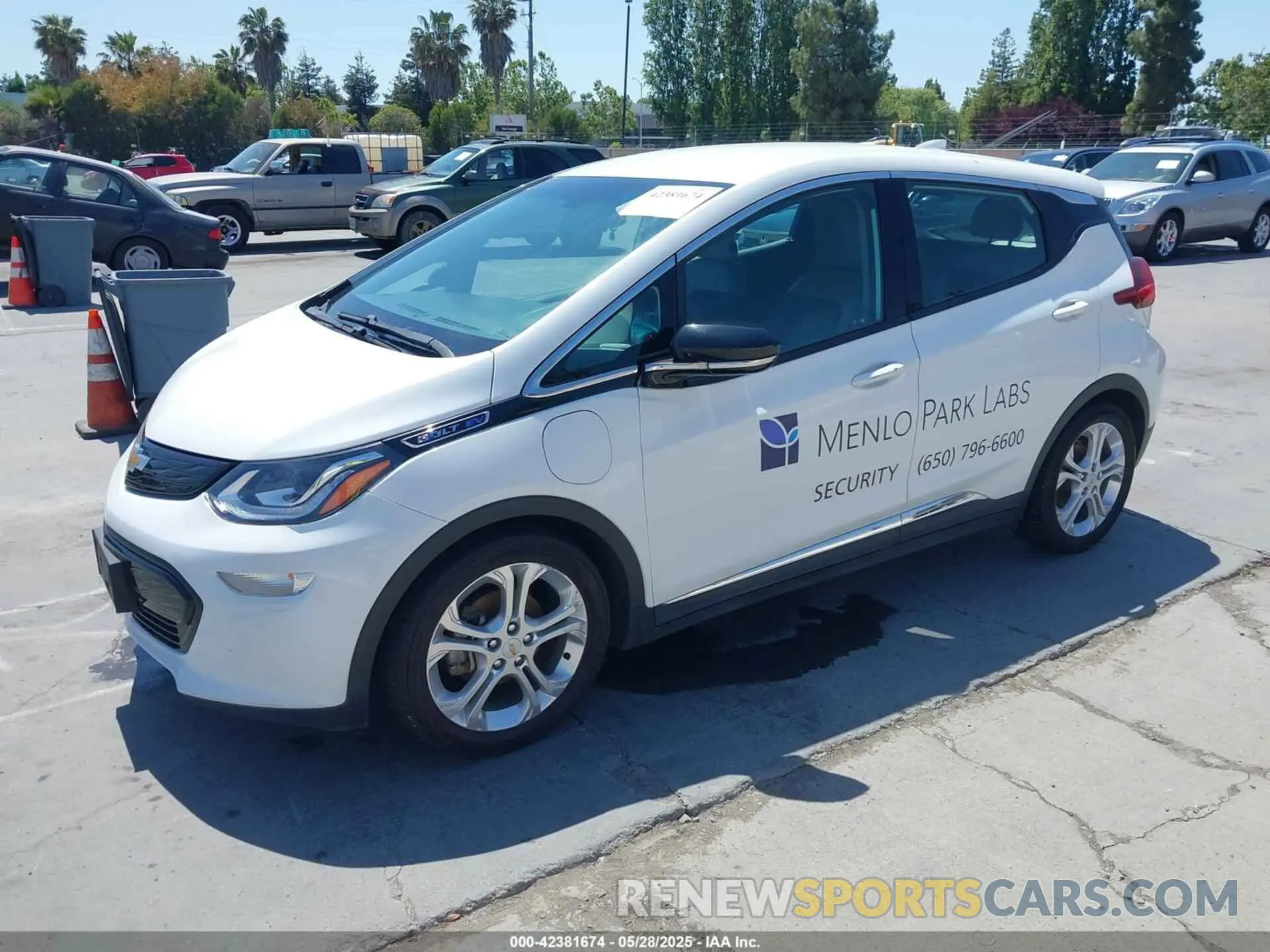 2 Photograph of a damaged car 1G1FY6S01L4117935 CHEVROLET BOLT EV 2020