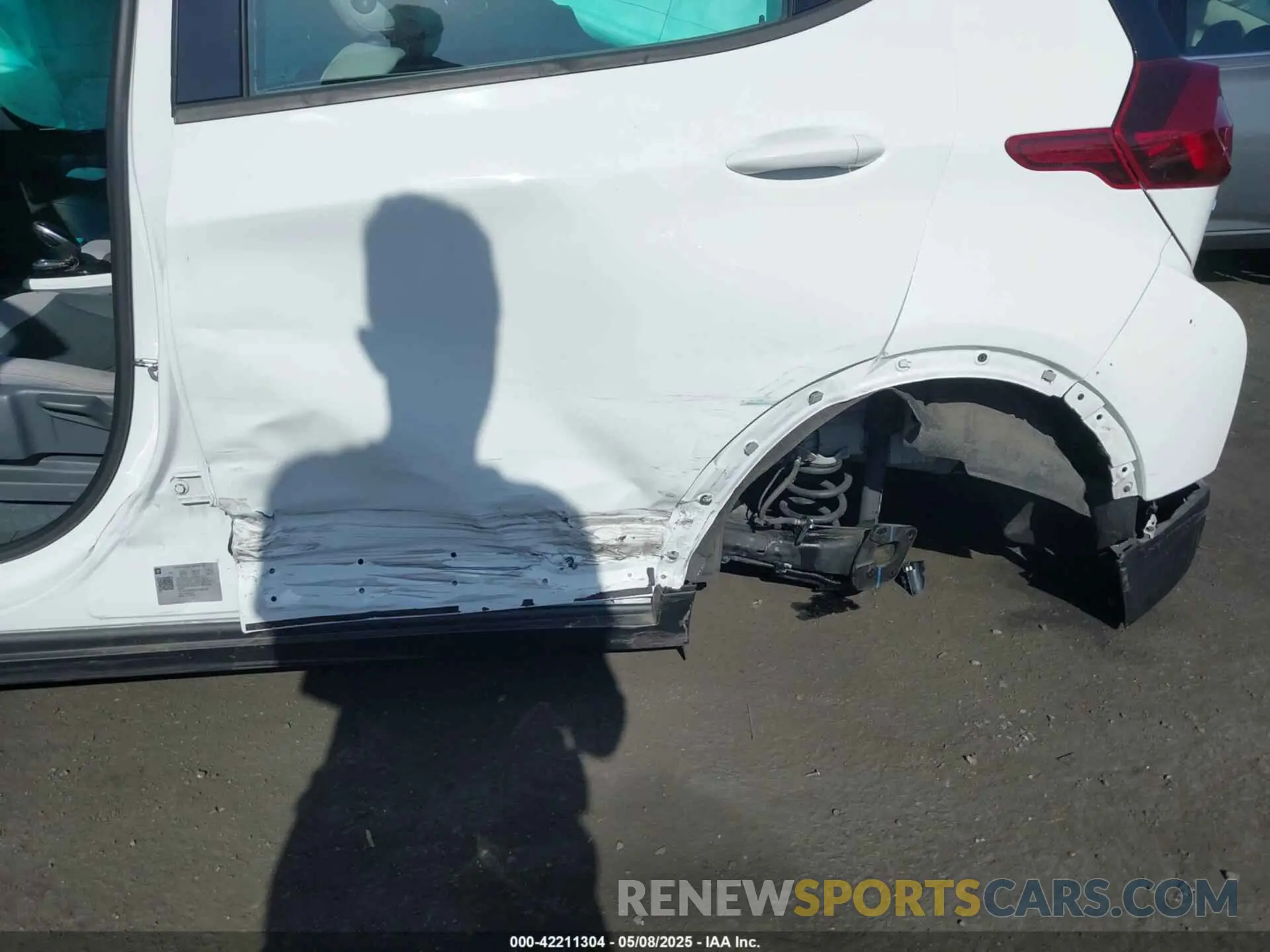 6 Photograph of a damaged car 1G1FY6S03L4132176 CHEVROLET BOLT EV 2020