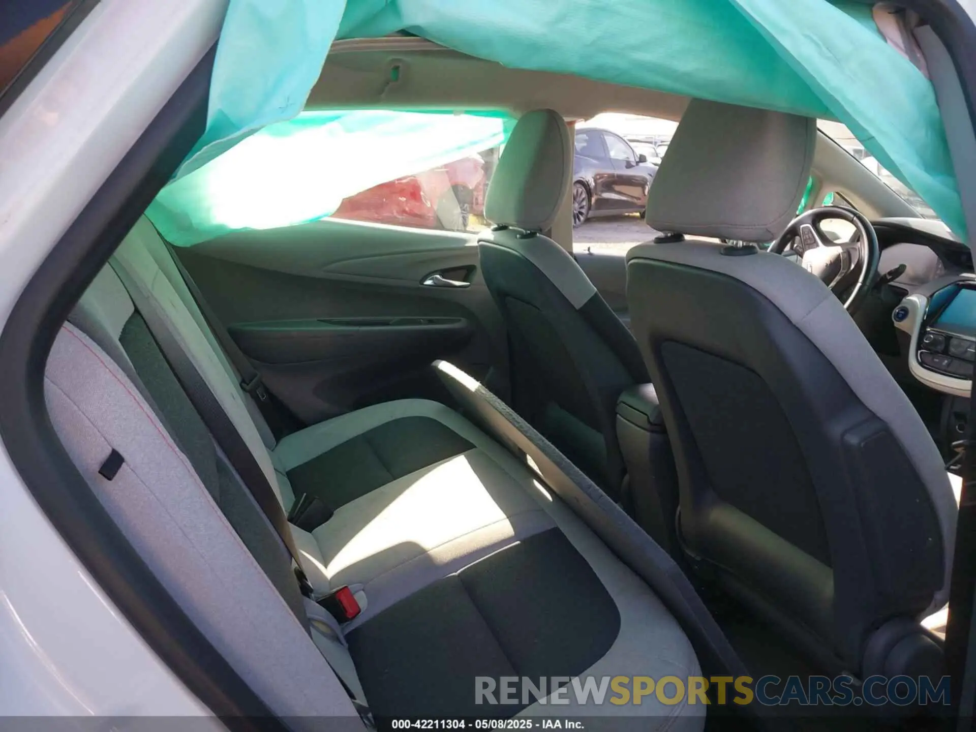 8 Photograph of a damaged car 1G1FY6S03L4132176 CHEVROLET BOLT EV 2020