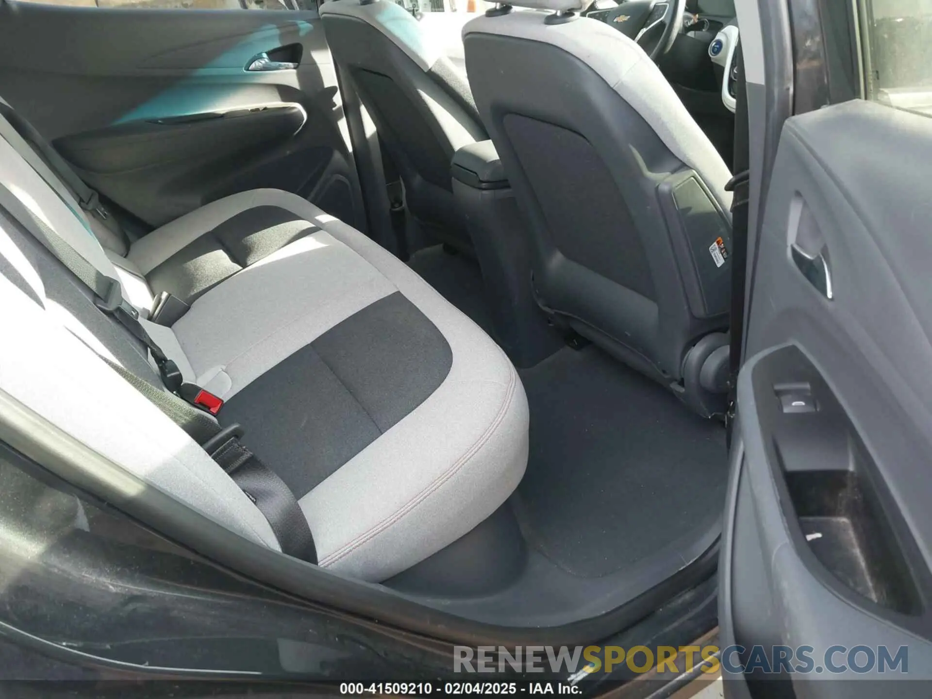 8 Photograph of a damaged car 1G1FY6S07L4127305 CHEVROLET BOLT EV 2020