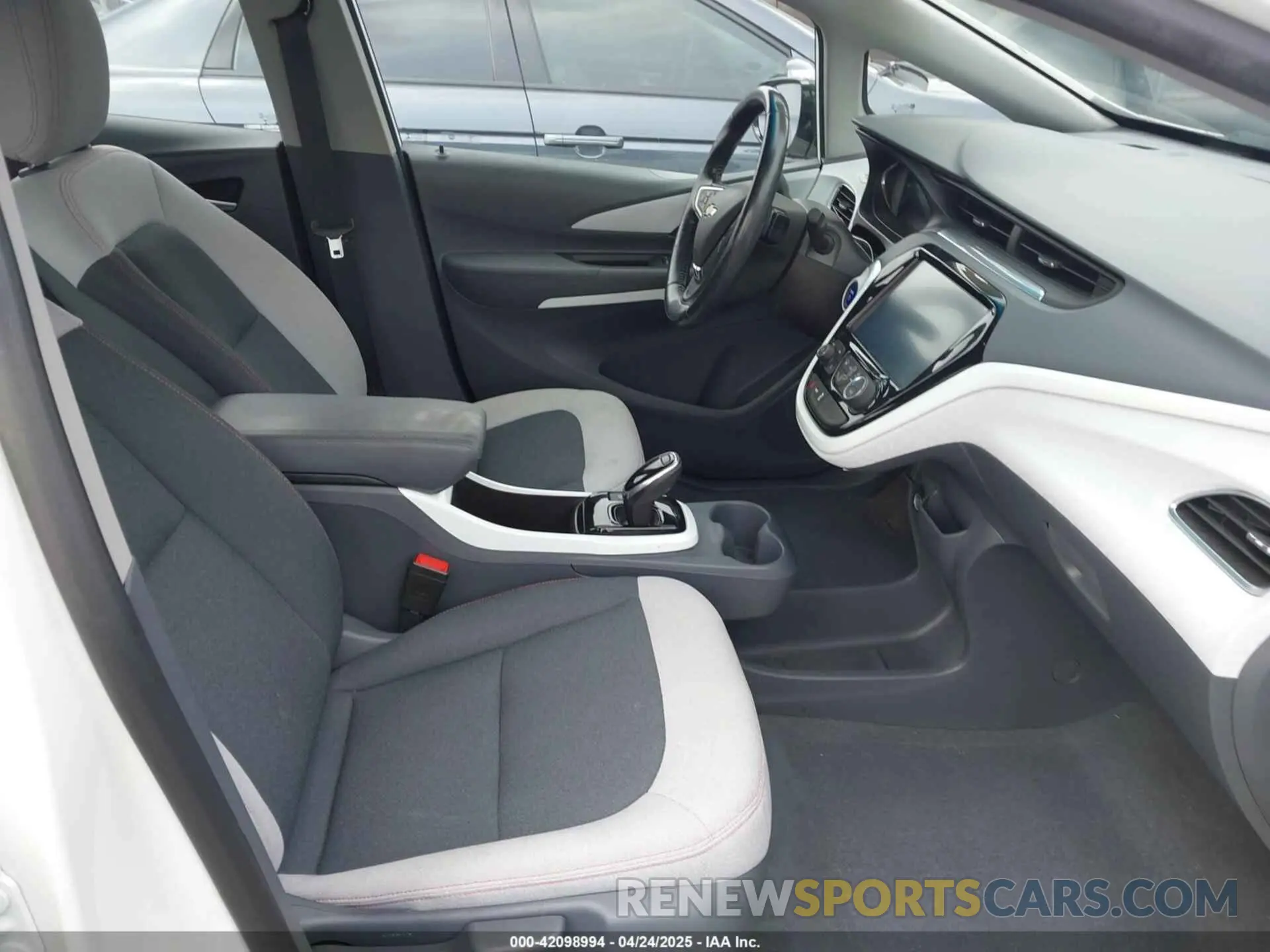 5 Photograph of a damaged car 1G1FY6S07L4145819 CHEVROLET BOLT EV 2020