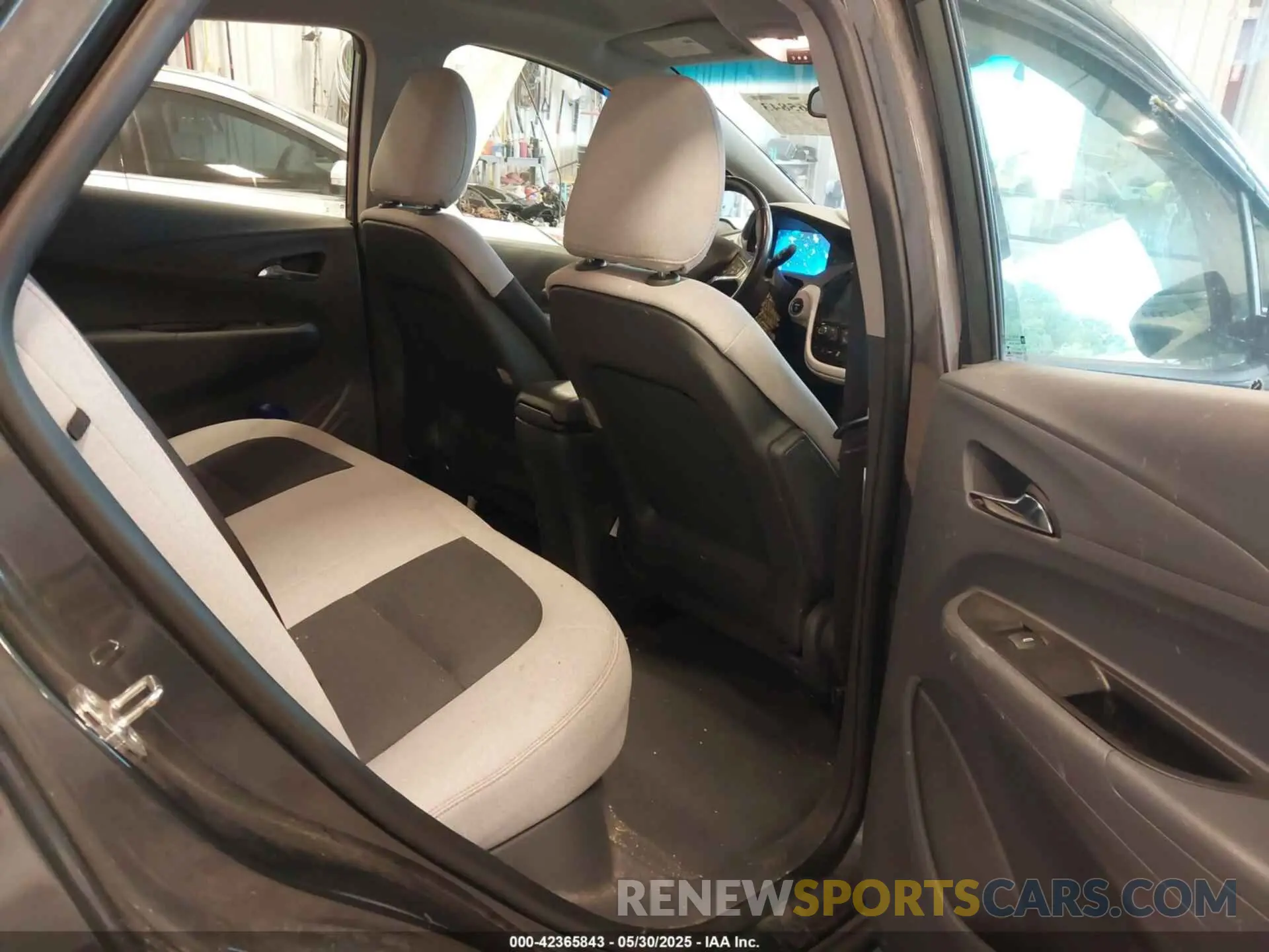 8 Photograph of a damaged car 1G1FY6S07L4150373 CHEVROLET BOLT EV 2020
