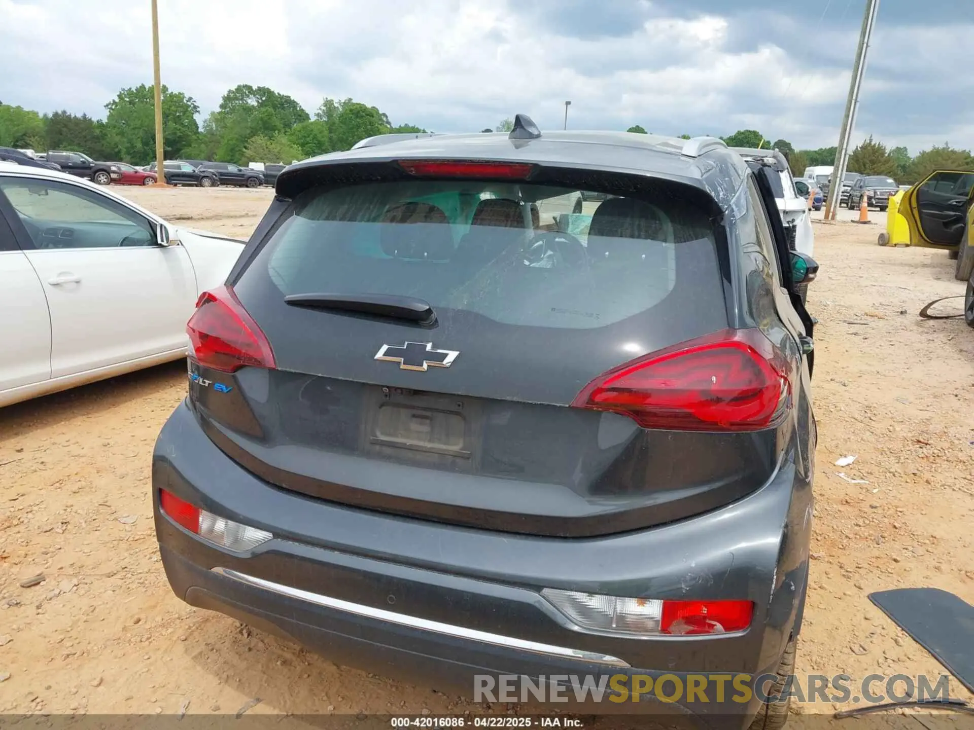 16 Photograph of a damaged car 1G1FZ6S08L4119923 CHEVROLET BOLT EV 2020