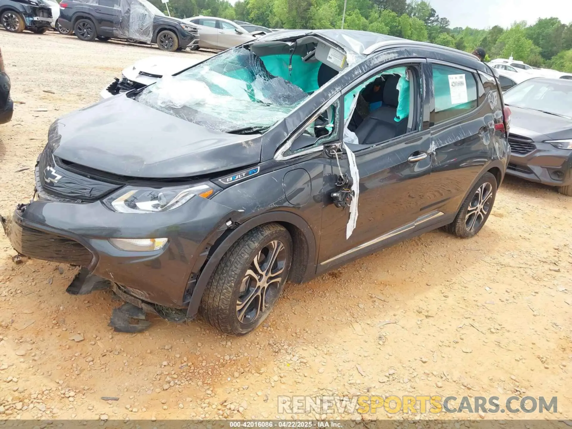 2 Photograph of a damaged car 1G1FZ6S08L4119923 CHEVROLET BOLT EV 2020