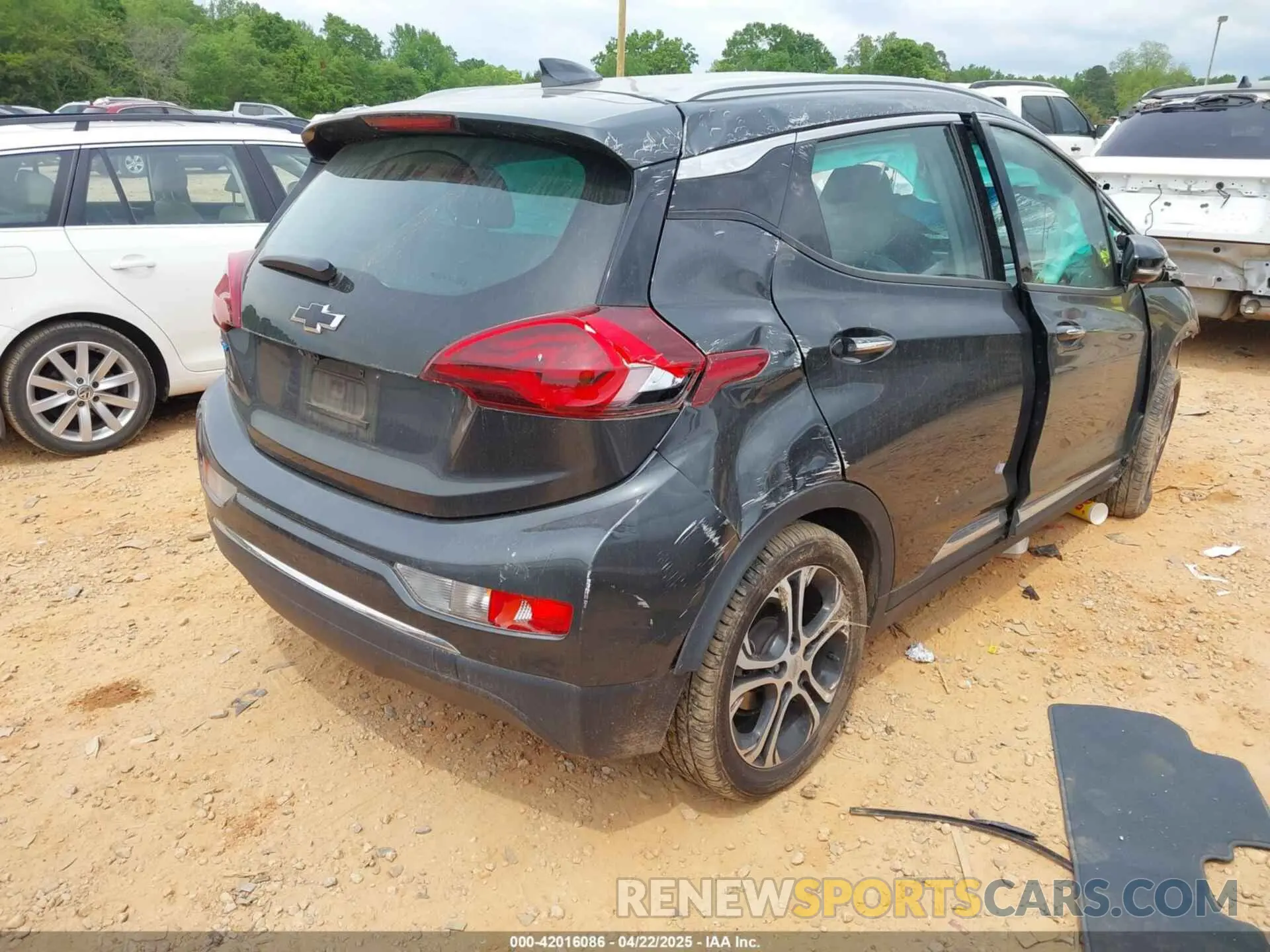 4 Photograph of a damaged car 1G1FZ6S08L4119923 CHEVROLET BOLT EV 2020