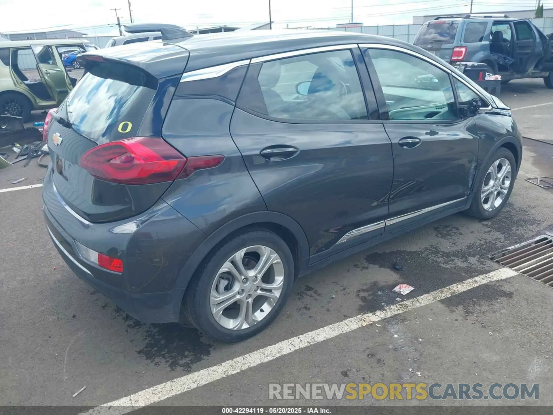 4 Photograph of a damaged car 1G1FY6S01M4111120 CHEVROLET BOLT EV 2021