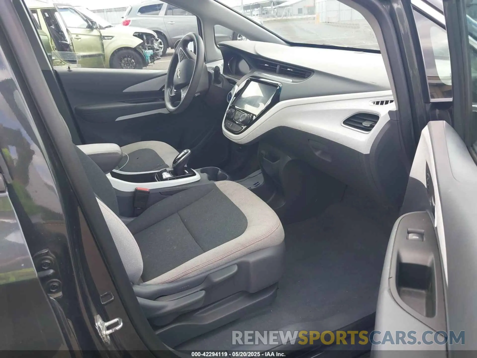 5 Photograph of a damaged car 1G1FY6S01M4111120 CHEVROLET BOLT EV 2021