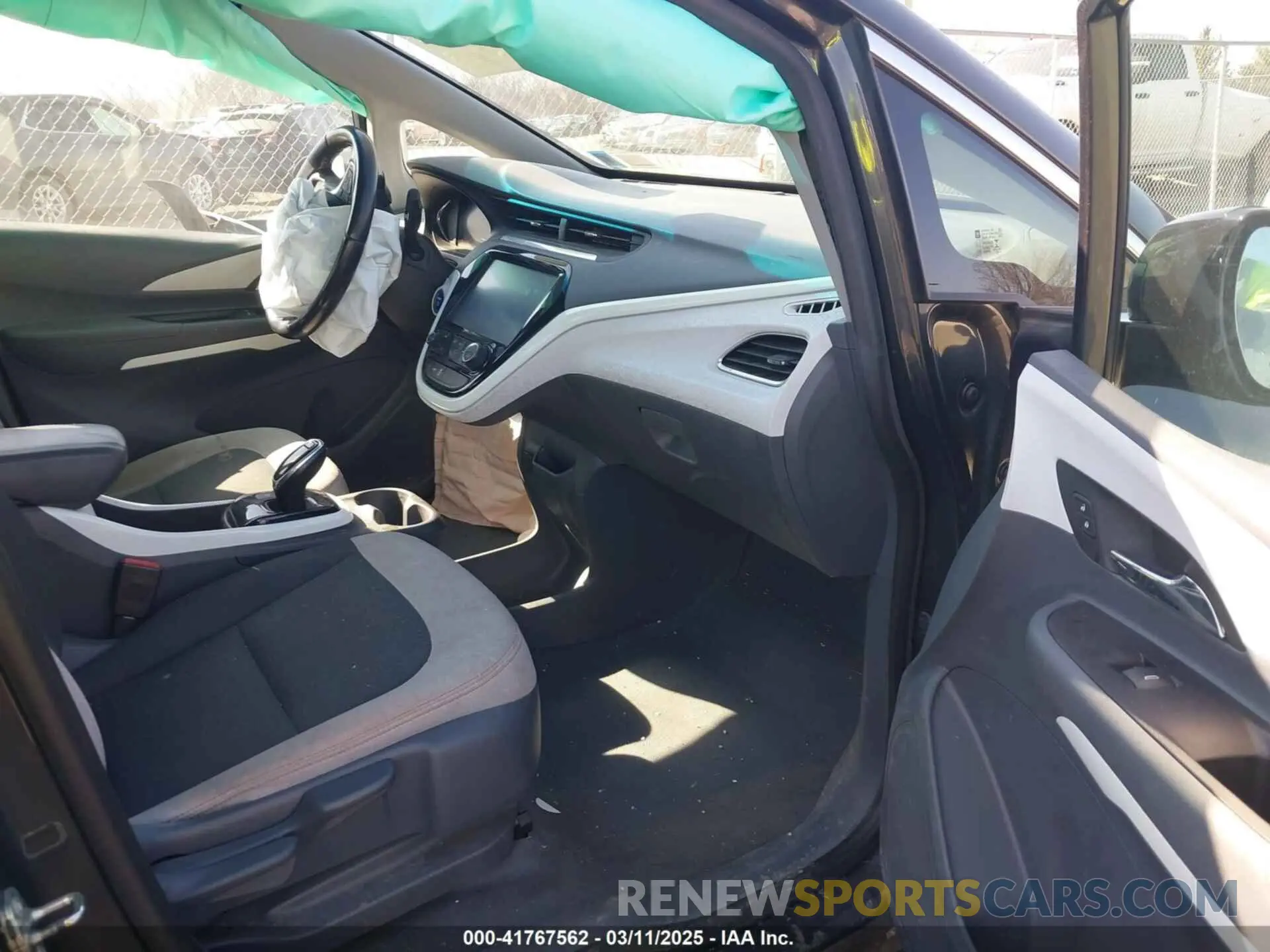 5 Photograph of a damaged car 1G1FY6S04M4107806 CHEVROLET BOLT EV 2021