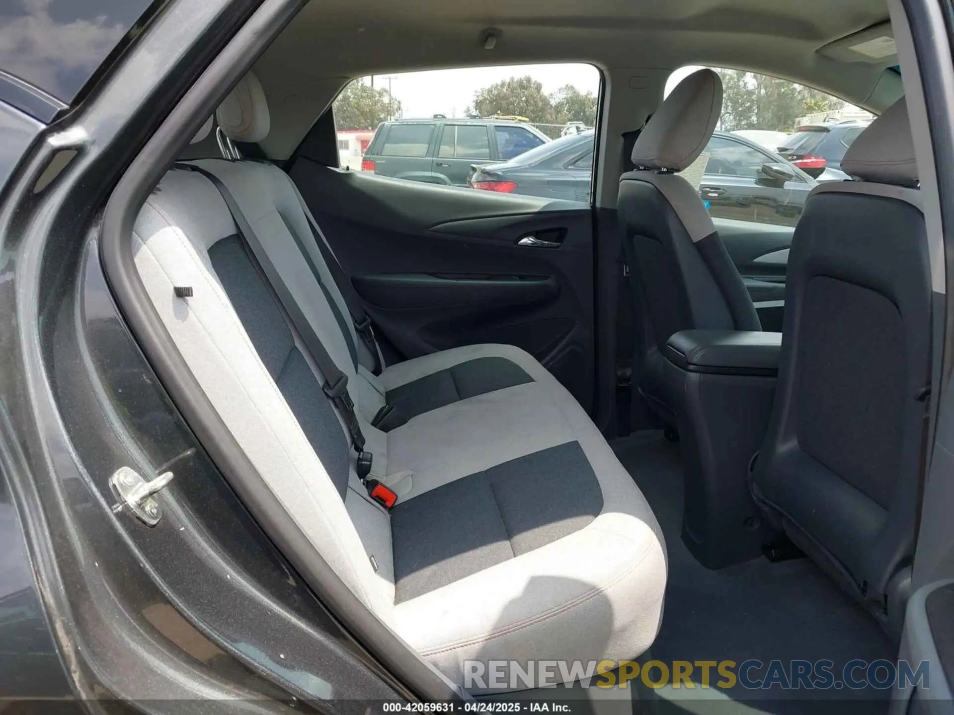8 Photograph of a damaged car 1G1FY6S05M4112478 CHEVROLET BOLT EV 2021