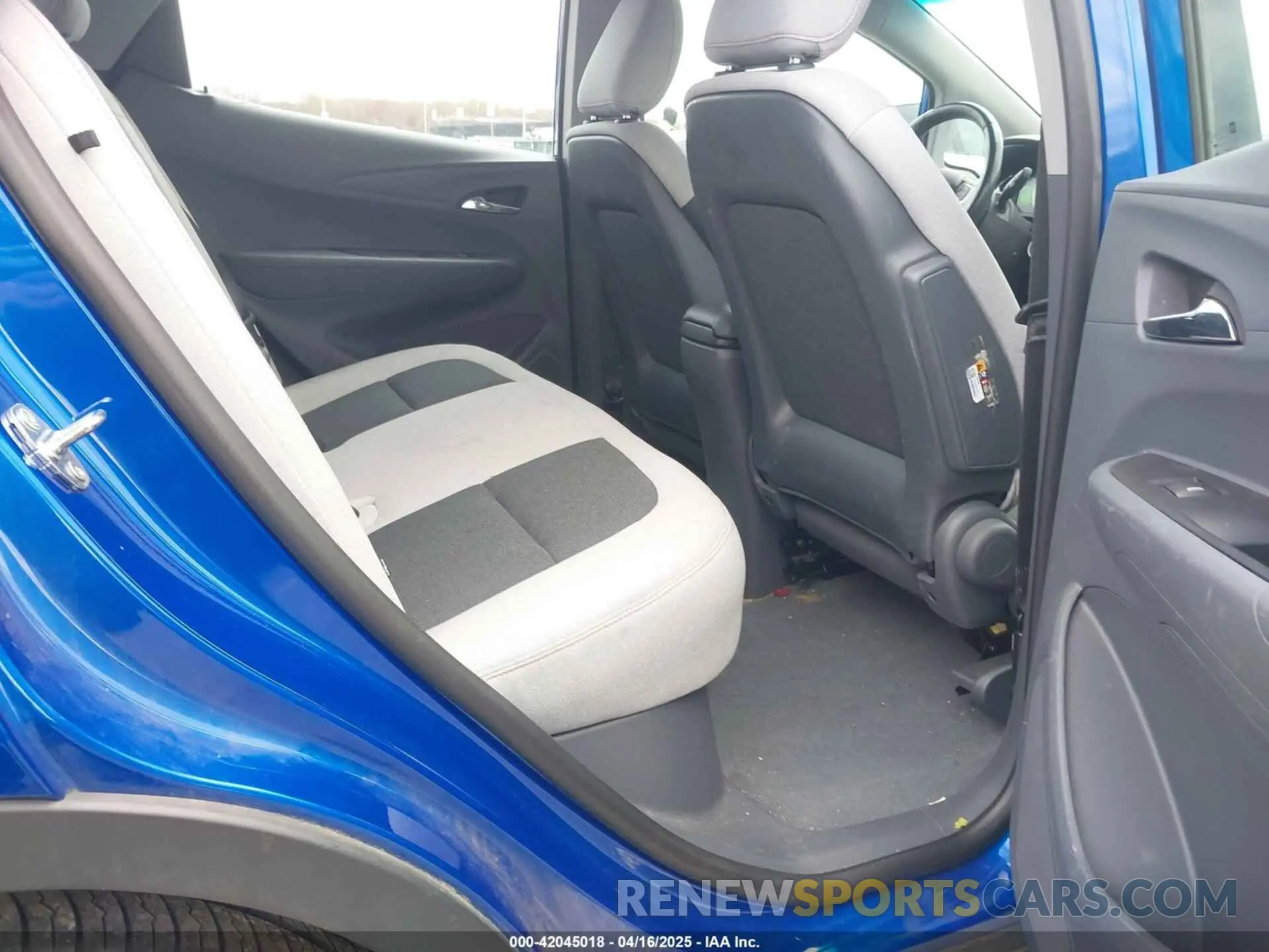 8 Photograph of a damaged car 1G1FY6S08M4112443 CHEVROLET BOLT EV 2021