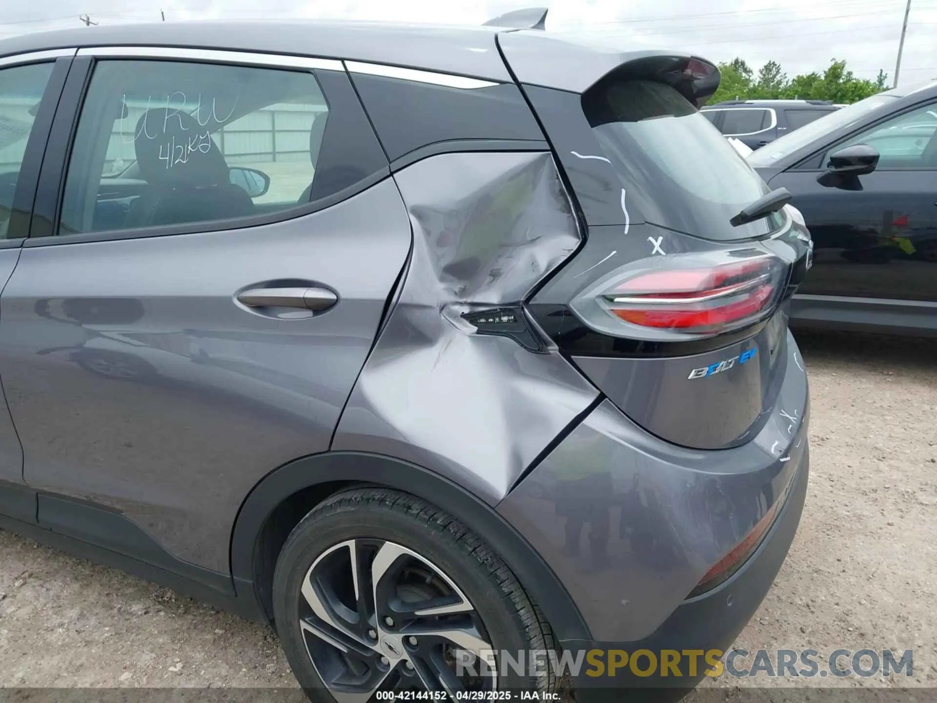 6 Photograph of a damaged car 1G1FX6S00P4143404 CHEVROLET BOLT EV 2023