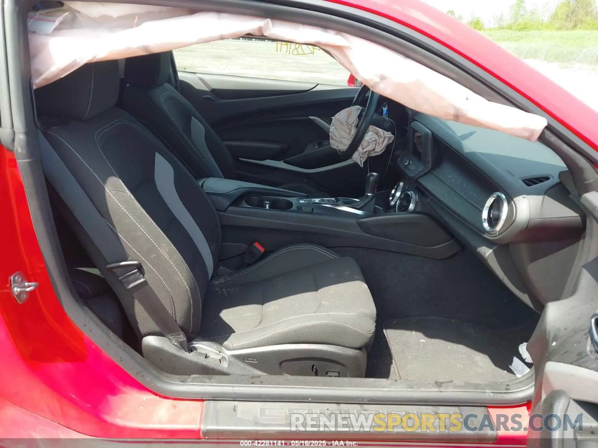 5 Photograph of a damaged car 1G1FA1RX4K0136205 CHEVROLET CAMARO 2019